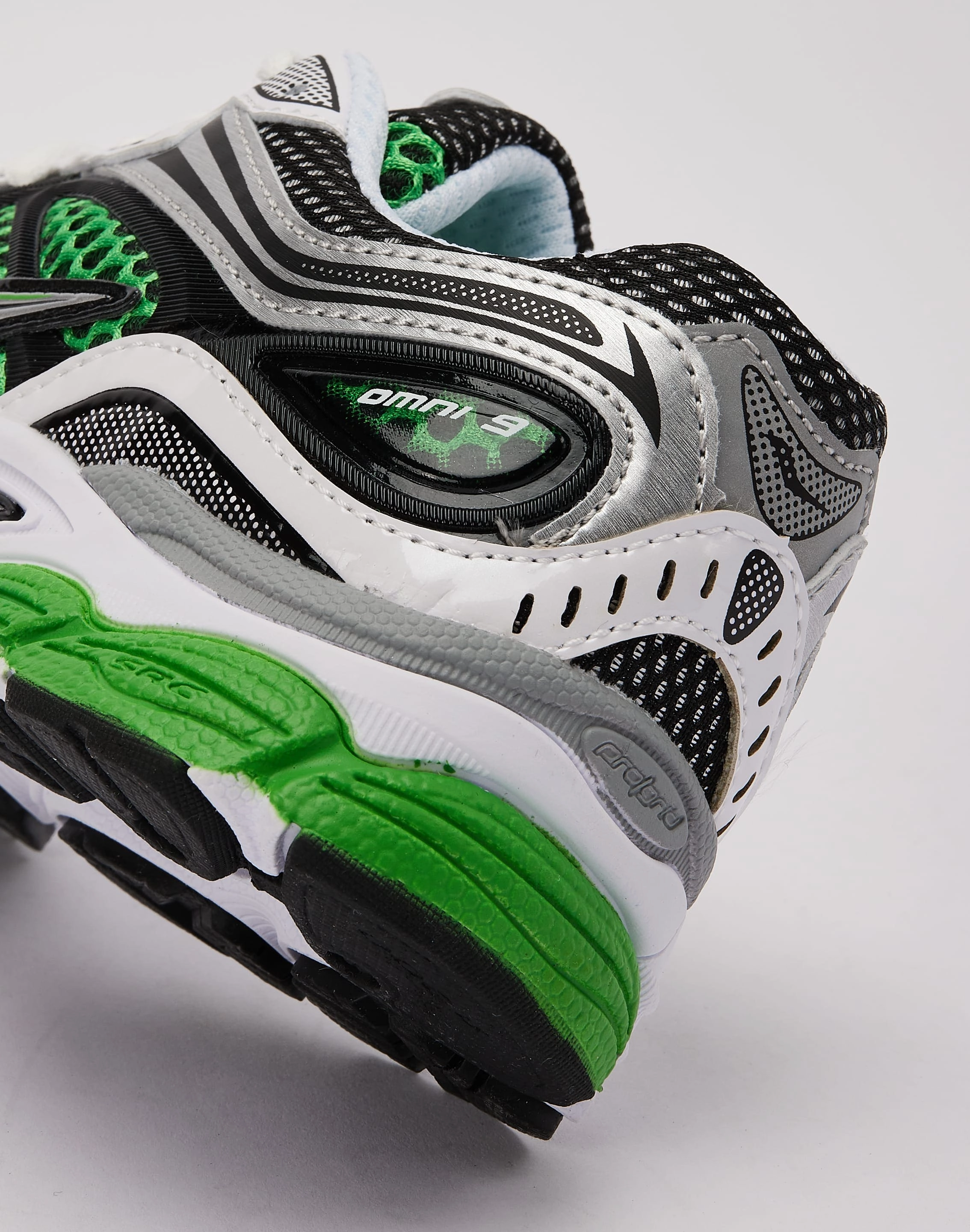 Fashion lookbook Saucony Omni 9 Pre-School