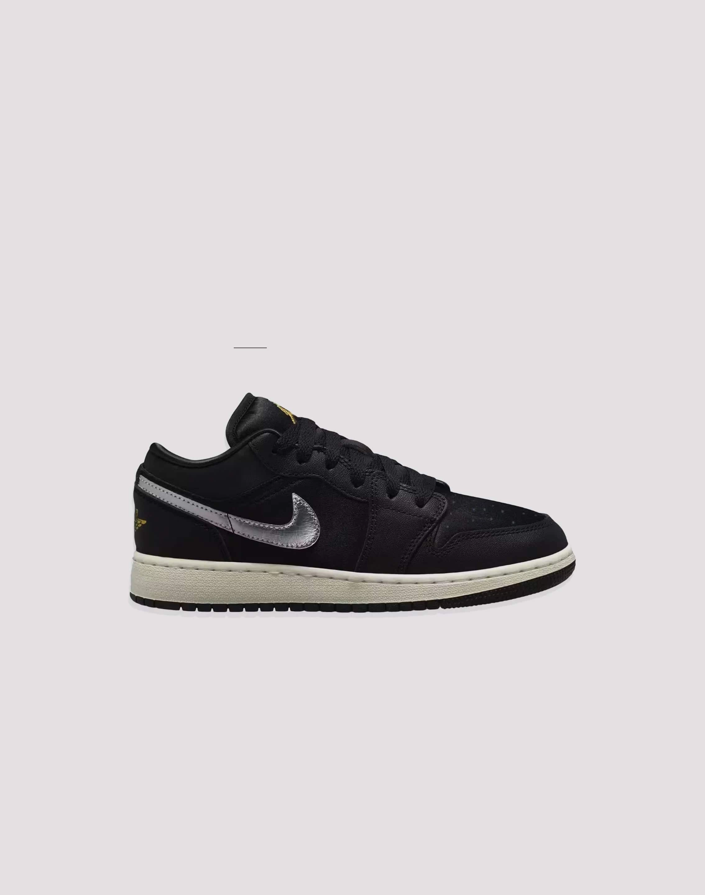 Fashion museums Jordan Air Jordan 1 Low Grade-School Fashion must - haves