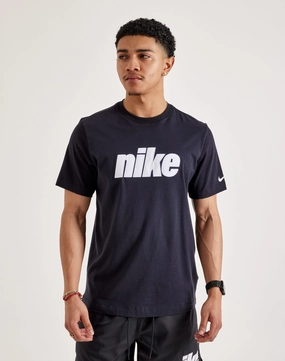 Fashion must - haves Nike Embroidered Logo Tee Fashion trends