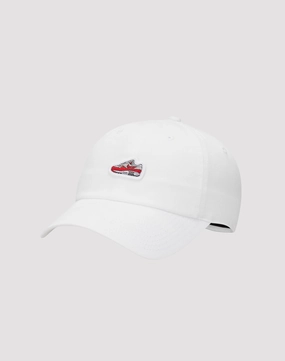 Fashion photography Nike Club Patch White Hat Linen - crafted fashion