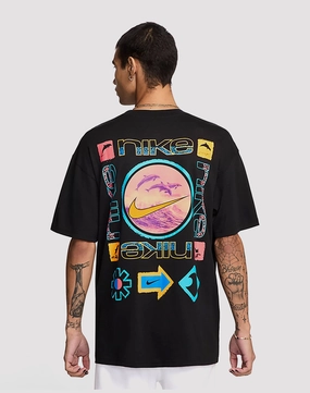 Fashion photography Nike Max90 Tee Outerwear options