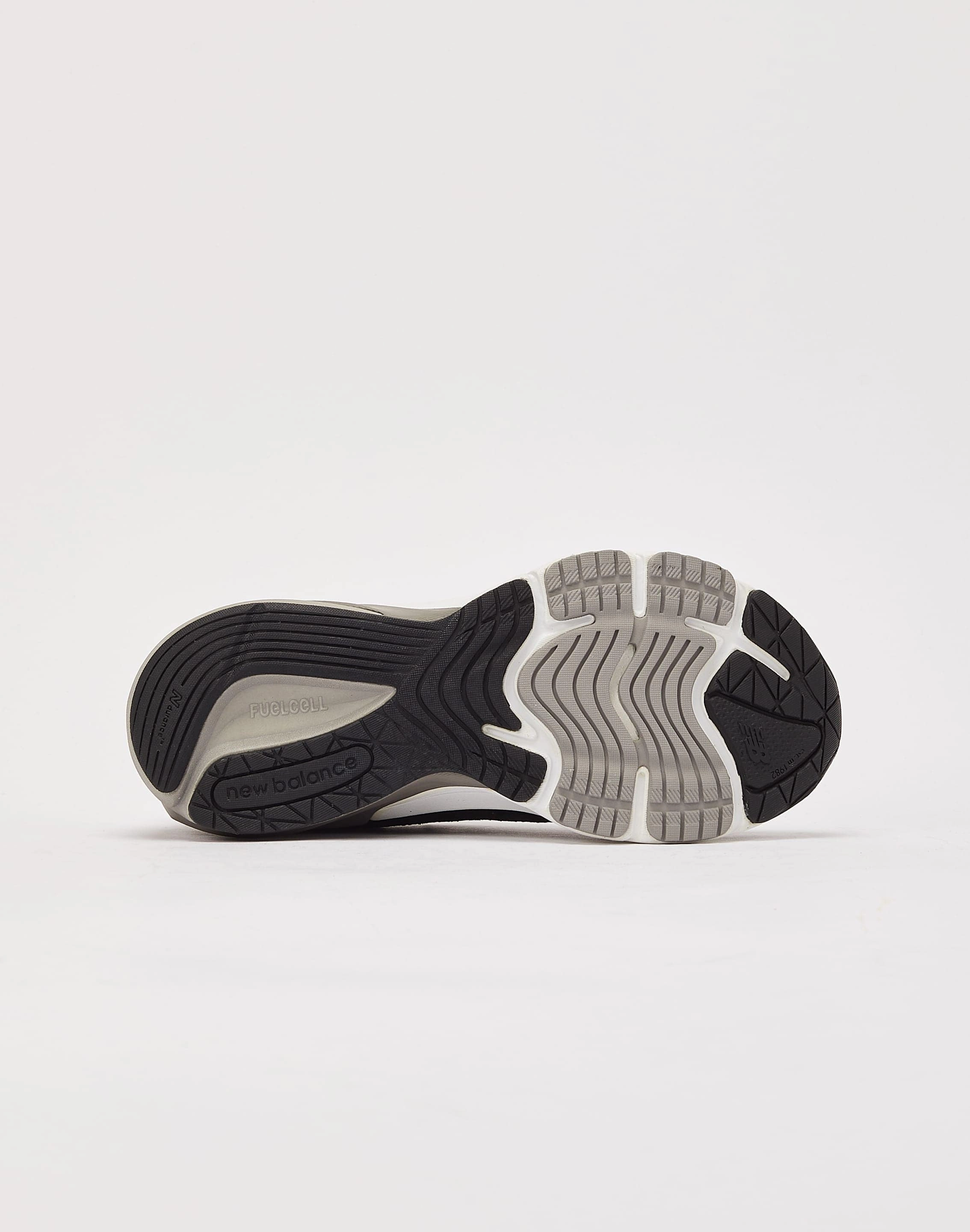 Fashion shows New Balance 990v6 Grade-School