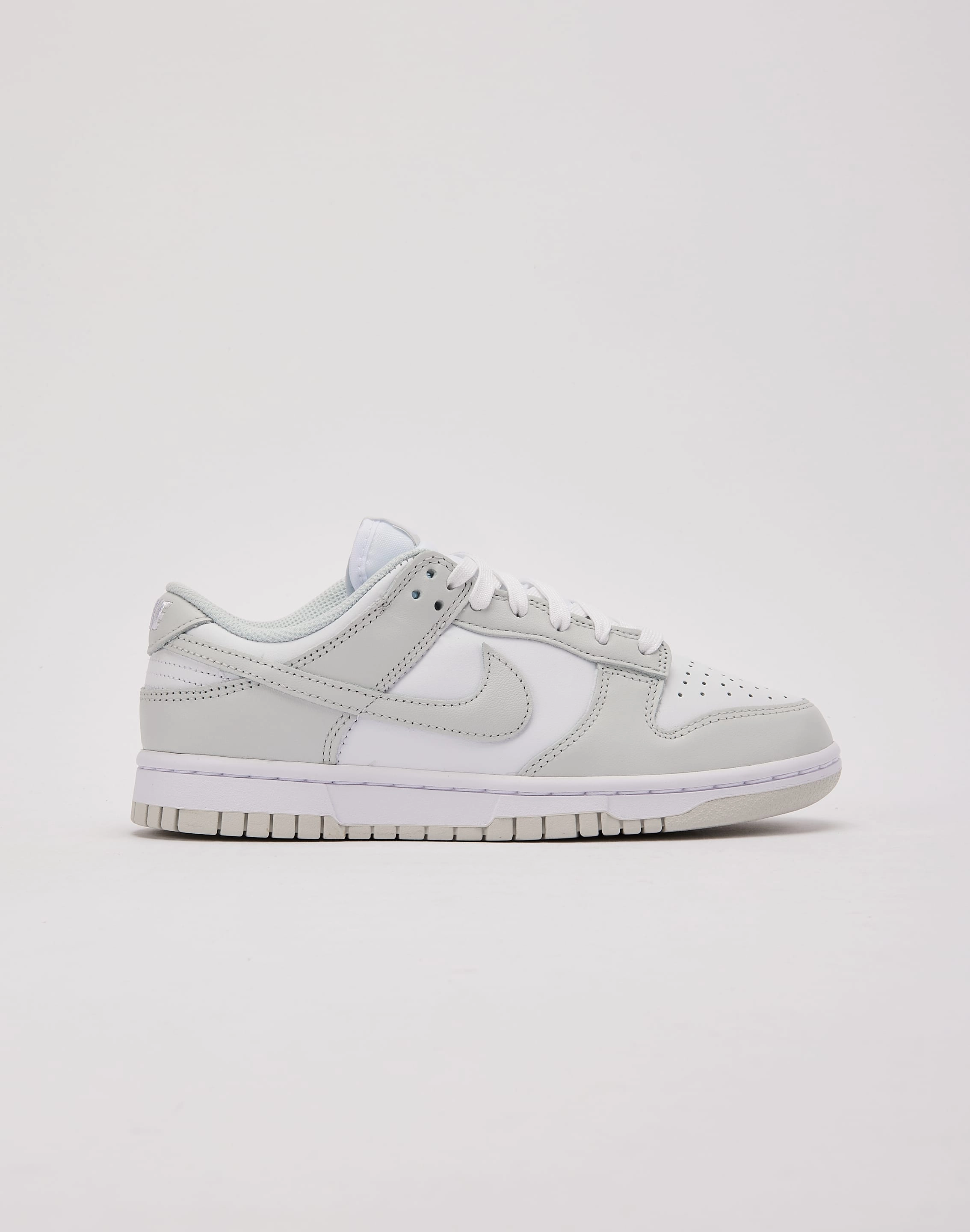 Fashion shows Nike Dunk Low Fashion accessories