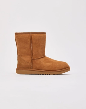 Fashion trends UGG Classic II Boots Grade-School Retro fashion finds