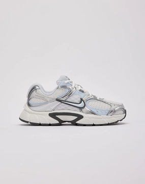 Free shipping offers Nike V5 RNR Casual wear options