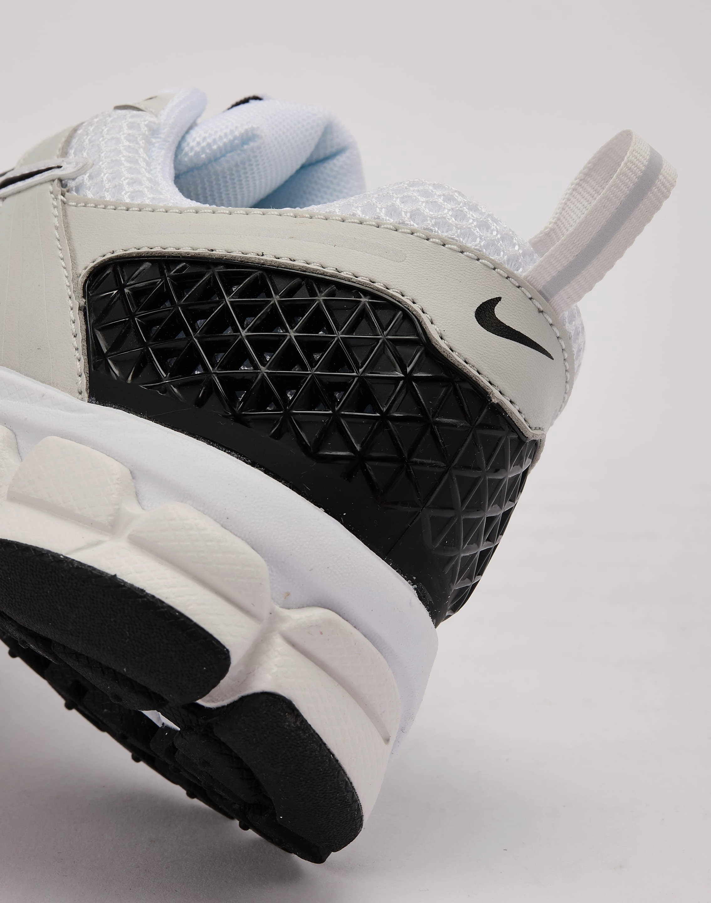 Free shipping offers Nike Zoom Vomero 5 Grade-School