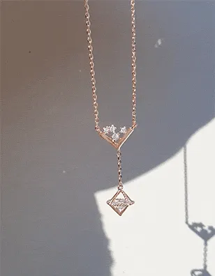 Goddess of Victory_Victoria Cube Drop Necklace