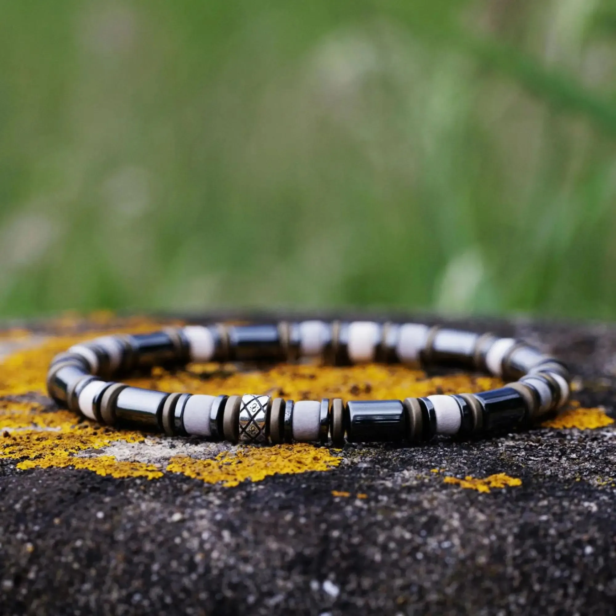 Hematite - Grey/White Bracelet I (6mm)