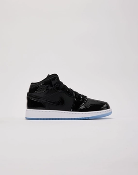 High - end fashion Jordan Air Jordan 1 Mid SE Grade-School Fashion photography