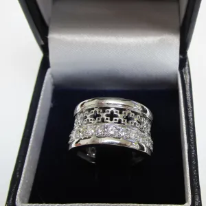 Inspiration Rings with Ornaments and Diamonds