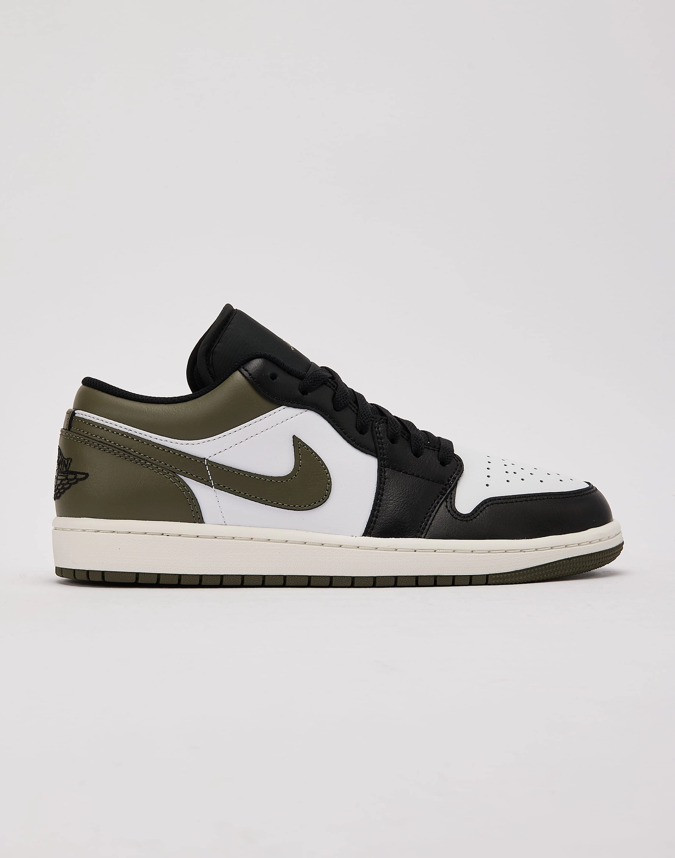 Minimalist fashion Jordan Air Jordan 1 Low Fashion subscription services