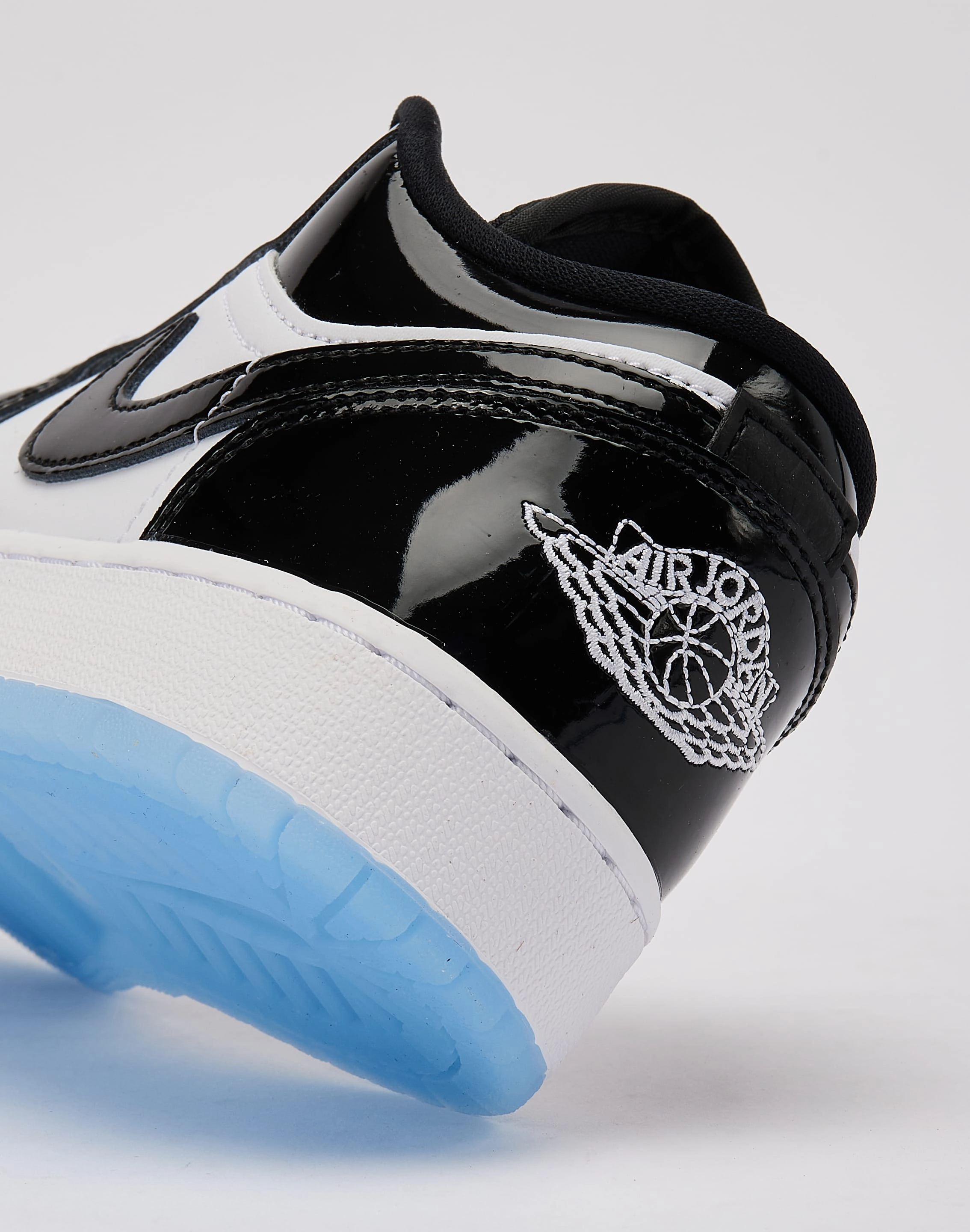 Jordan Air Jordan 1 Low SE 'Concord' Grade-School Workwear options