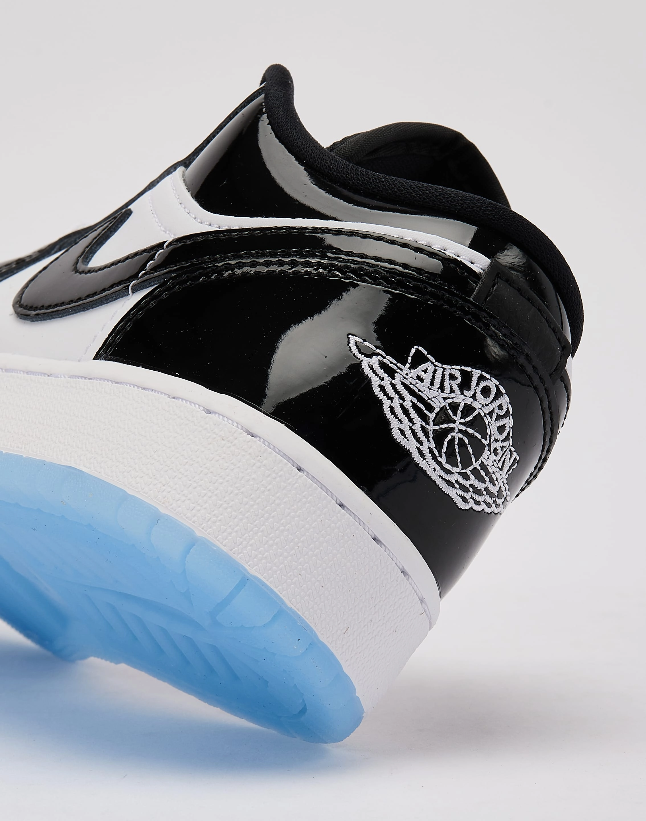 Jordan Air Jordan 1 Low SE 'Concord' Grade-School Workwear options