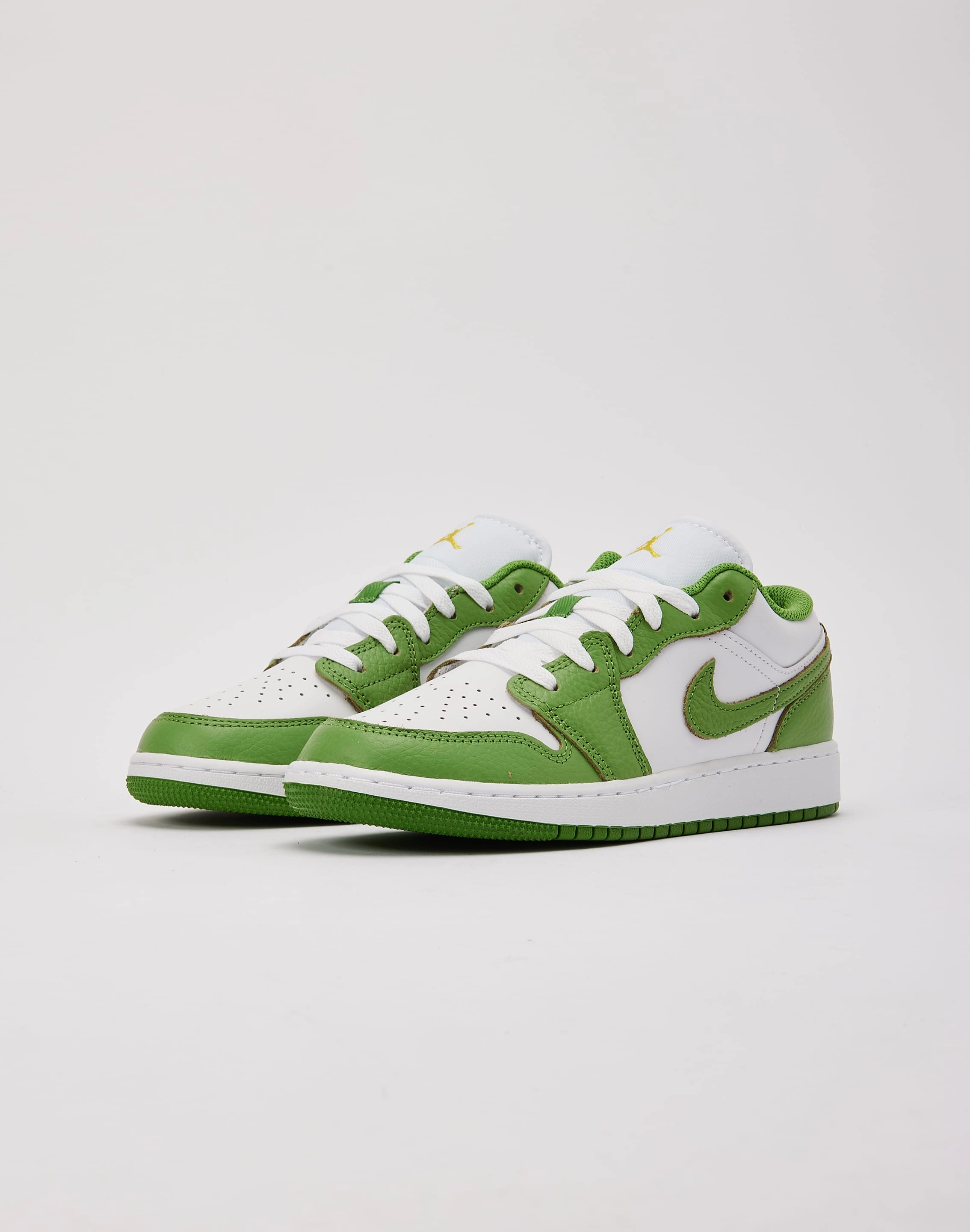 Jordan Air Jordan 1 Low SE Grade-School Casual wear options
