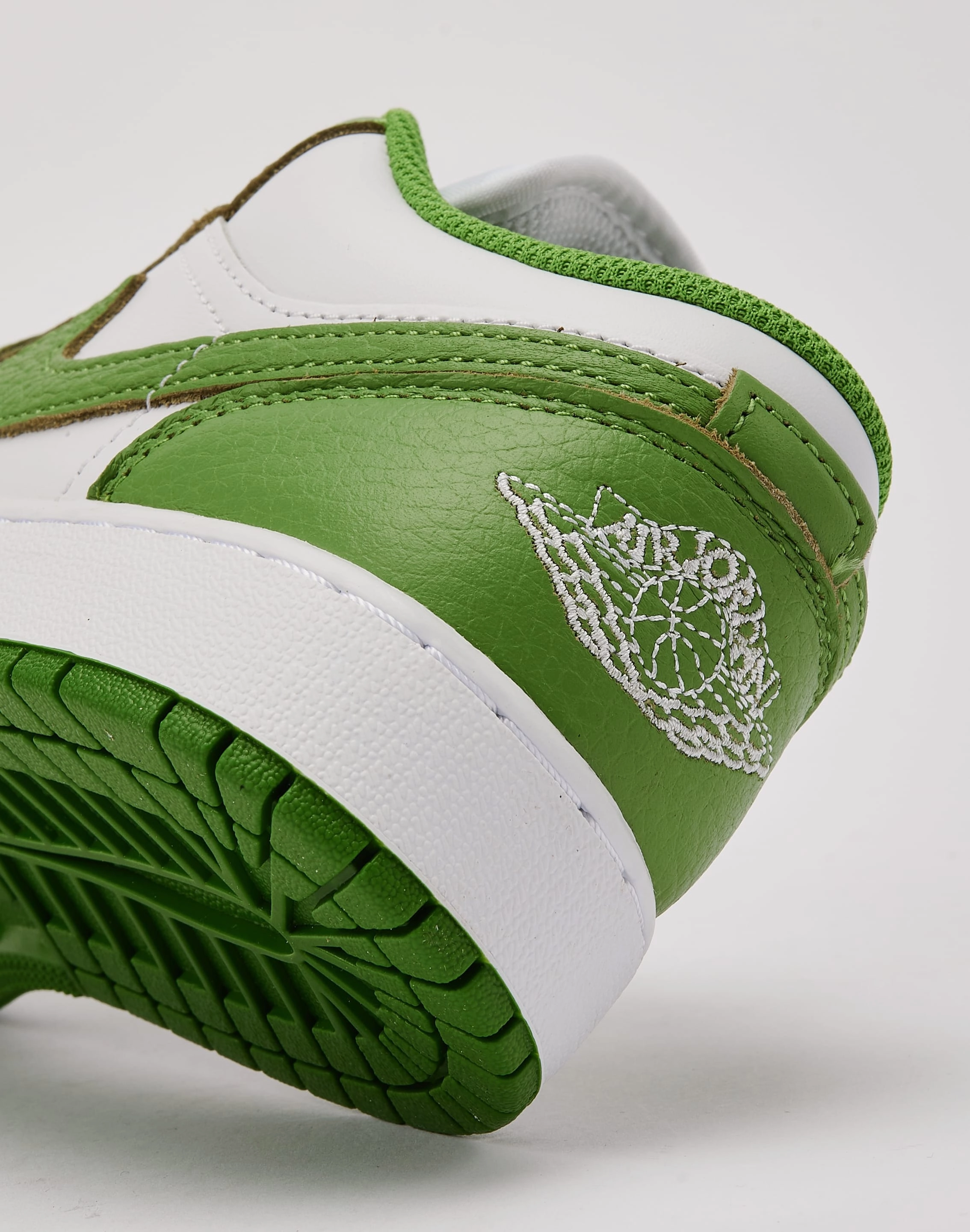Jordan Air Jordan 1 Low SE Grade-School Casual wear options