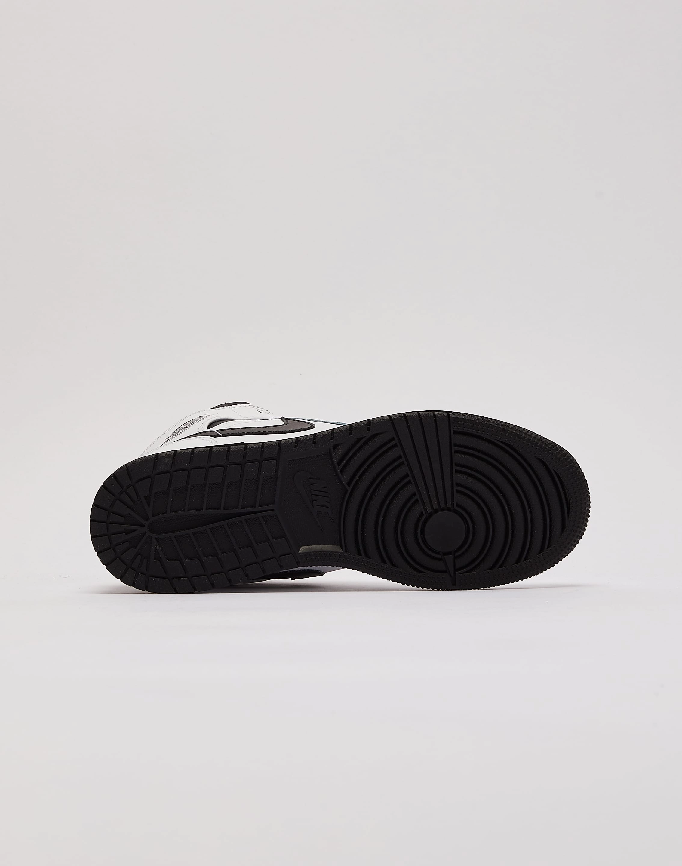 Jordan Air Jordan 1 Mid Grade-School Clothing and accessories