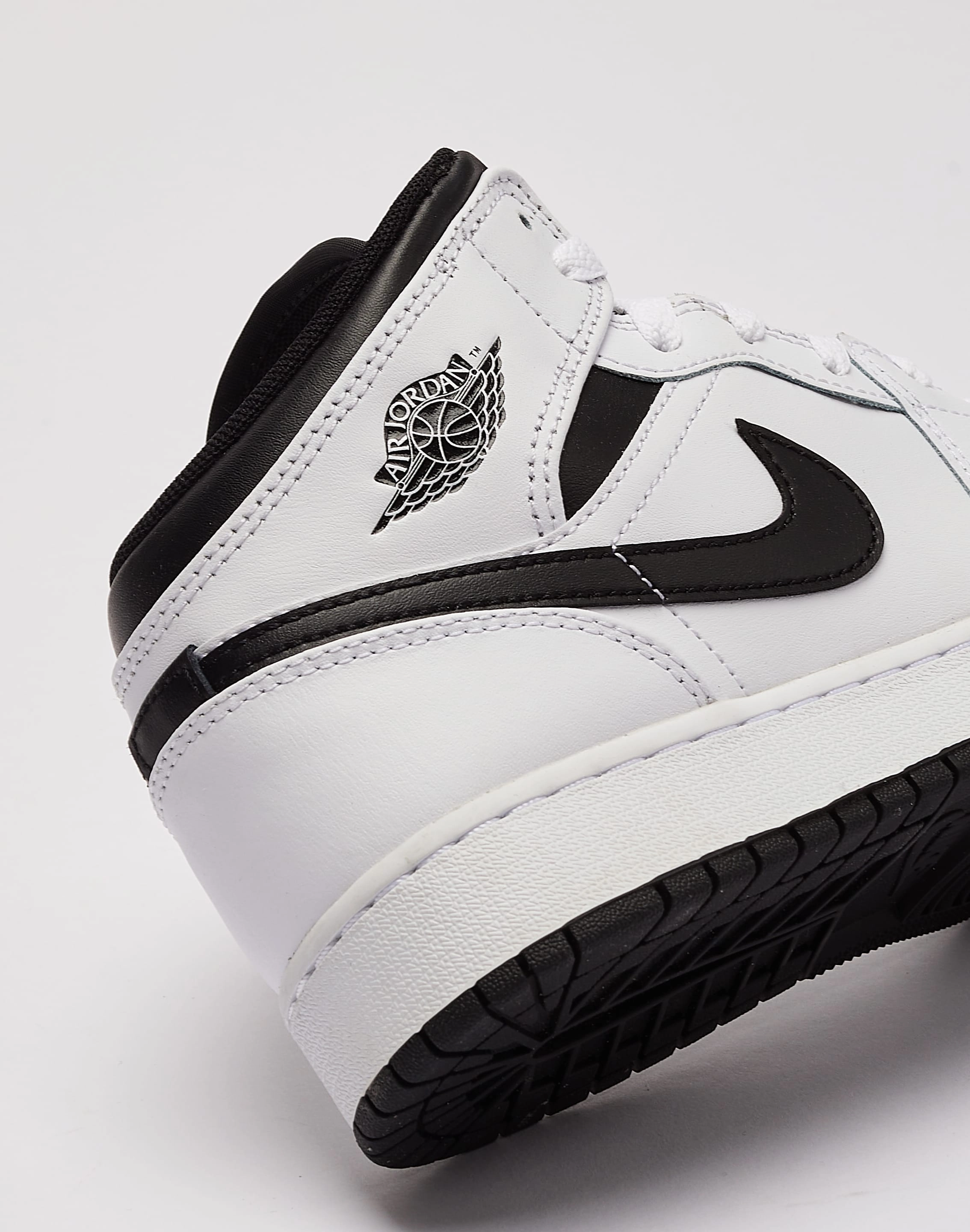 Jordan Air Jordan 1 Mid Grade-School Clothing and accessories