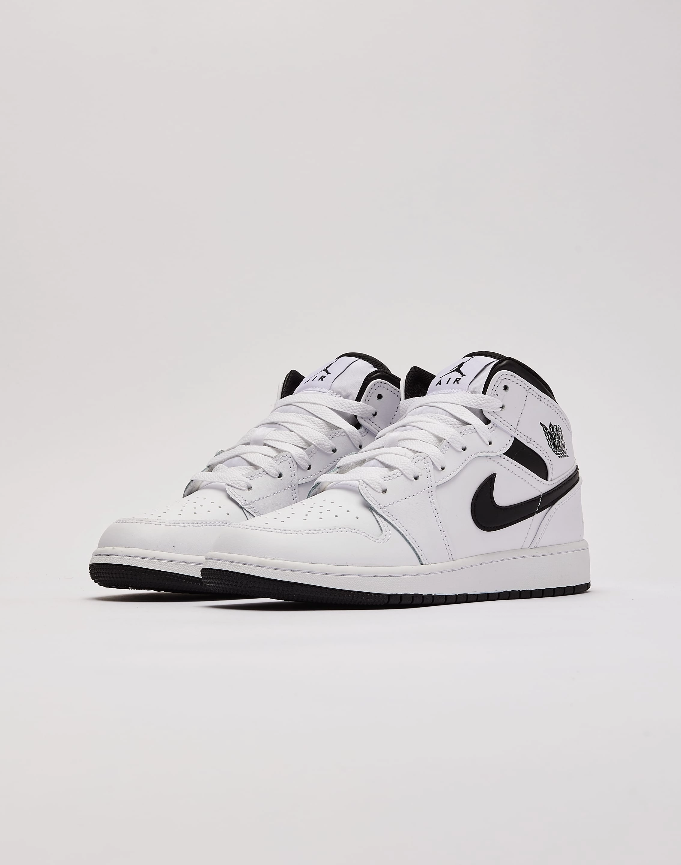 Jordan Air Jordan 1 Mid Grade-School Clothing and accessories