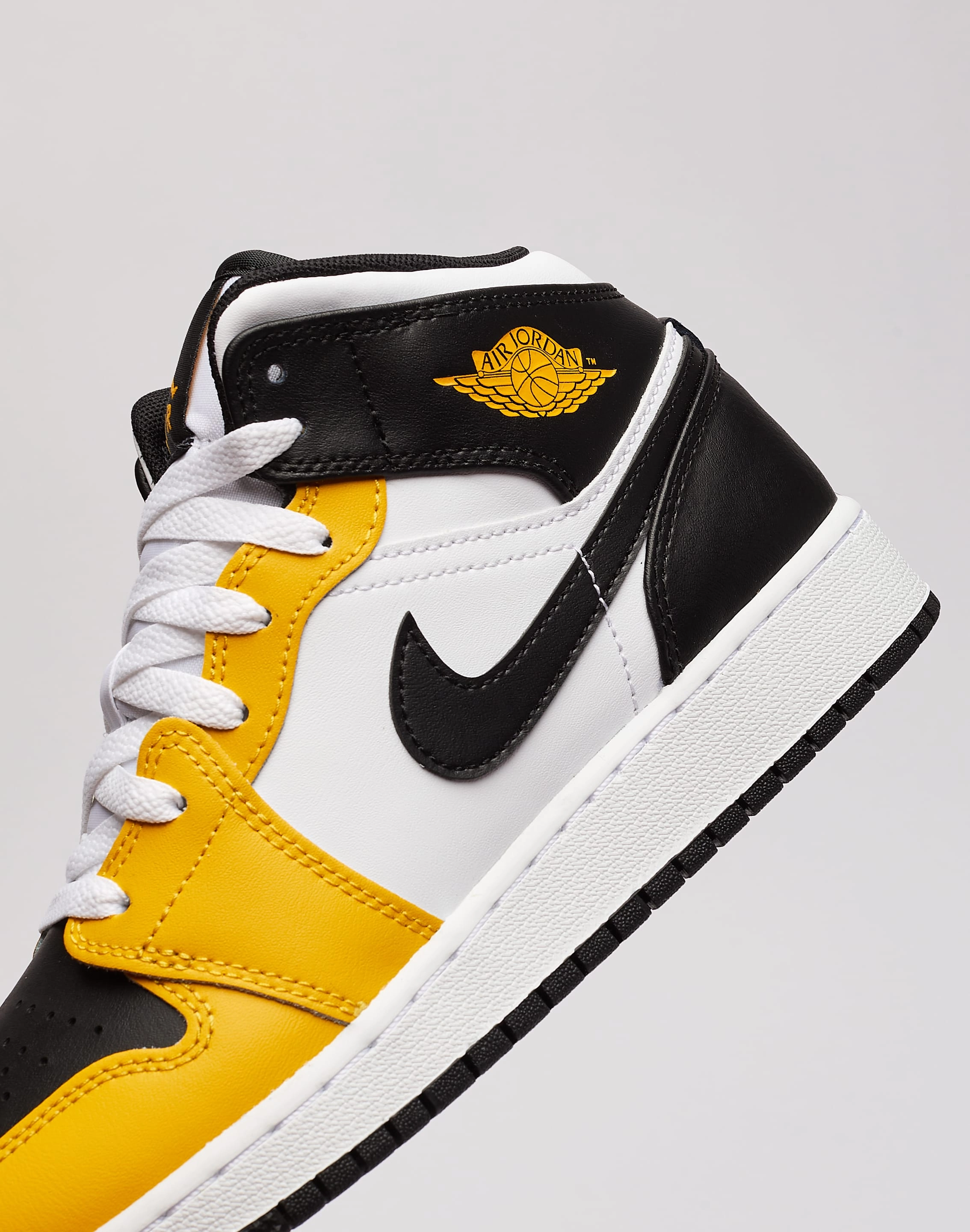Jordan Air Jordan 1 Mid Grade-School Fashion culture
