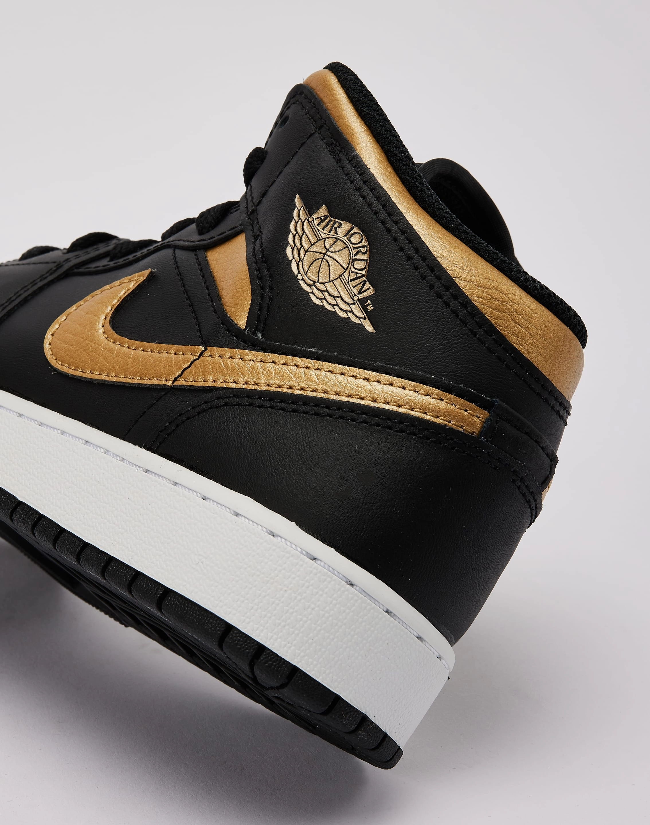 Jordan Air Jordan 1 Mid Grade-School Fashion customization