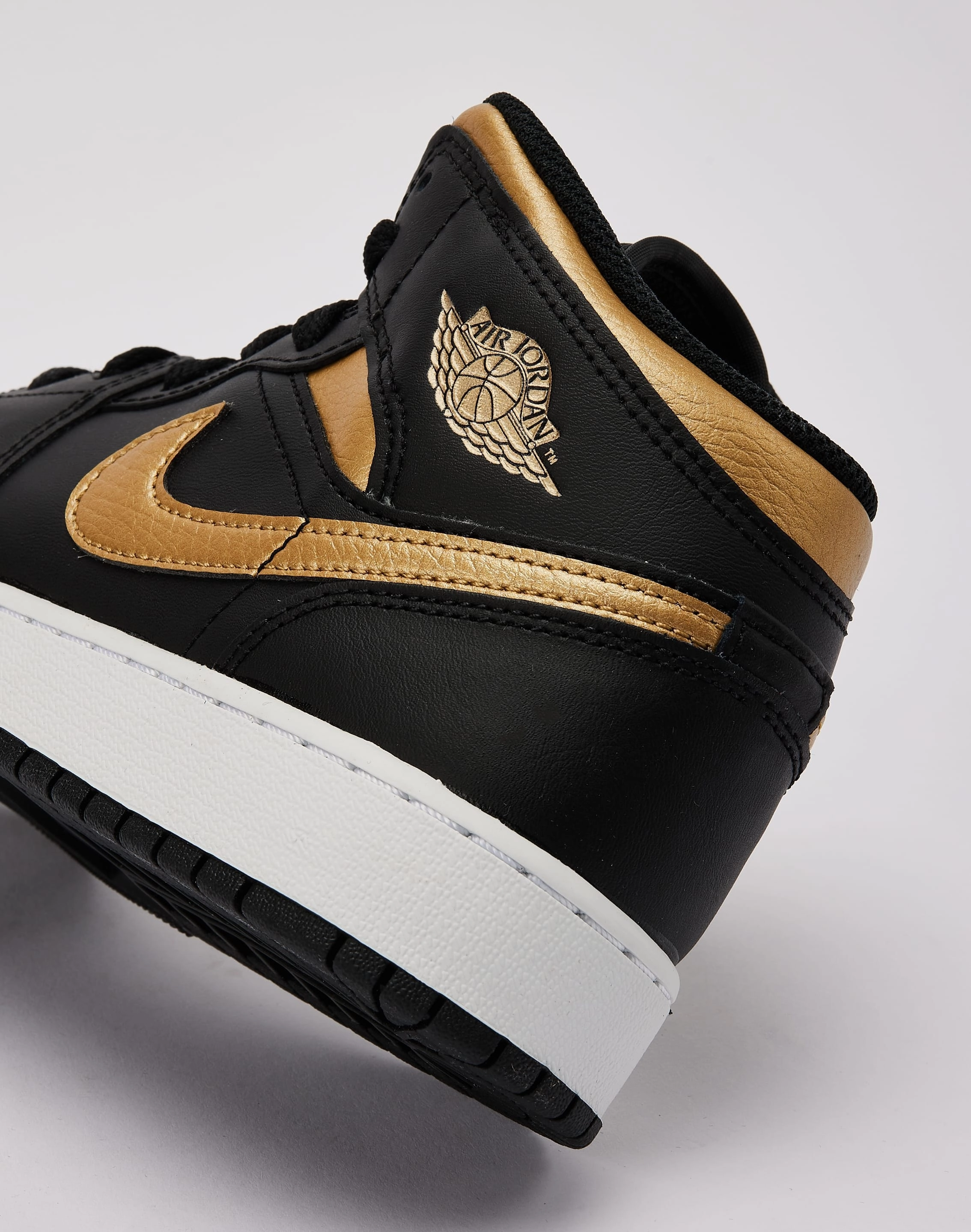 Jordan Air Jordan 1 Mid Grade-School Fashion customization
