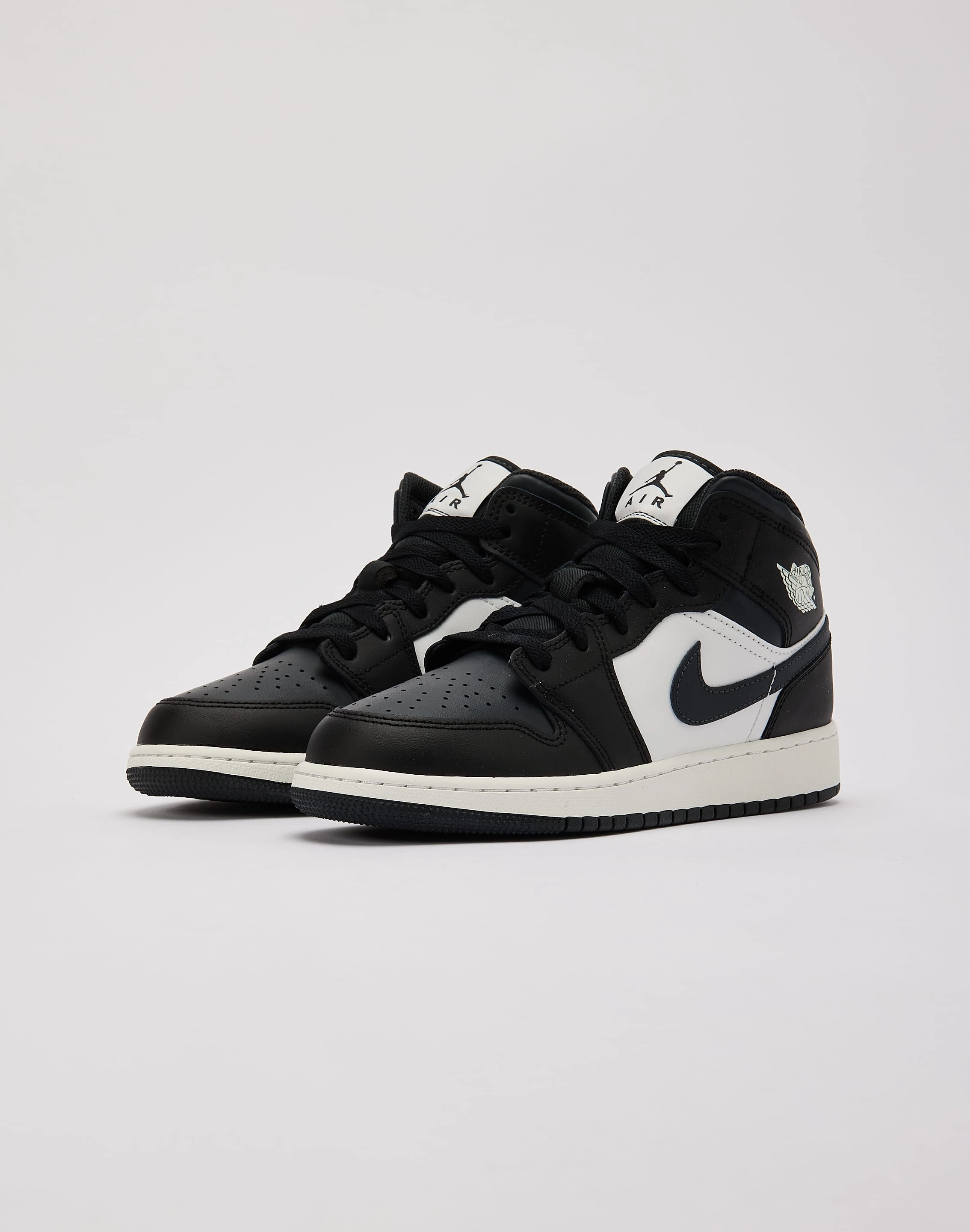 Jordan Air Jordan 1 Mid Grade-School Fashion inspiration