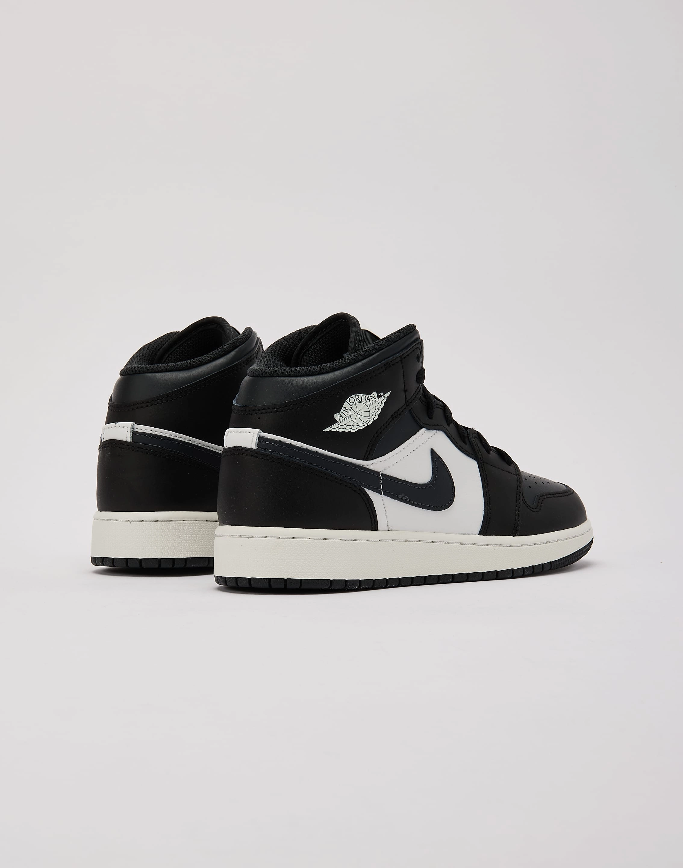 Jordan Air Jordan 1 Mid Grade-School Fashion inspiration