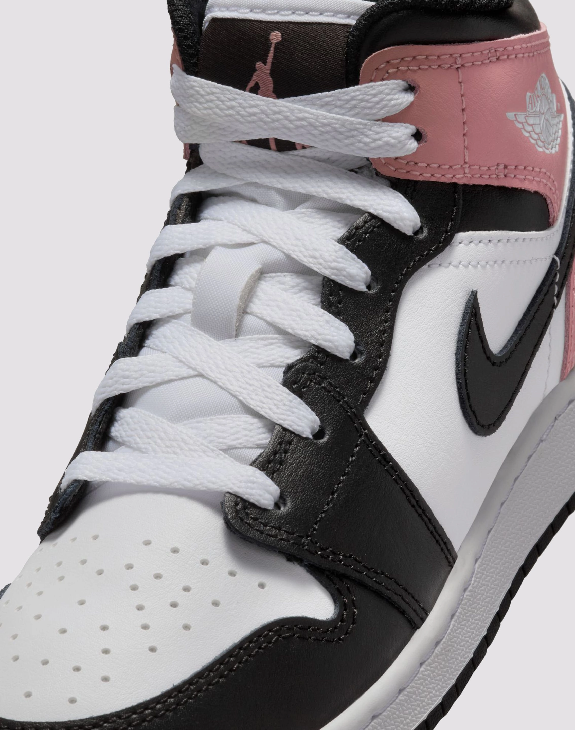 Jordan Air Jordan 1 Mid Grade-School Fashionable options