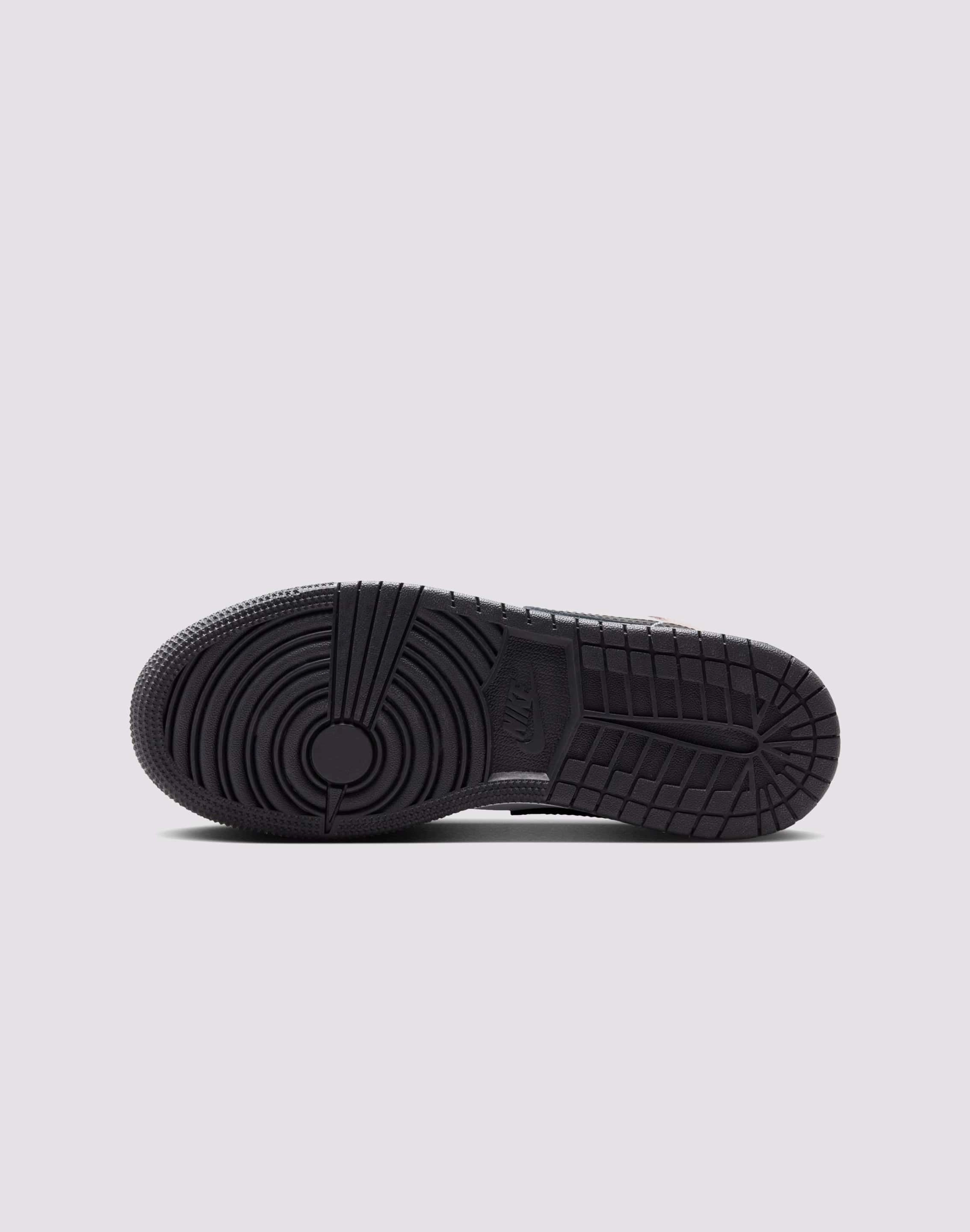Jordan Air Jordan 1 Mid Grade-School Fashionable options
