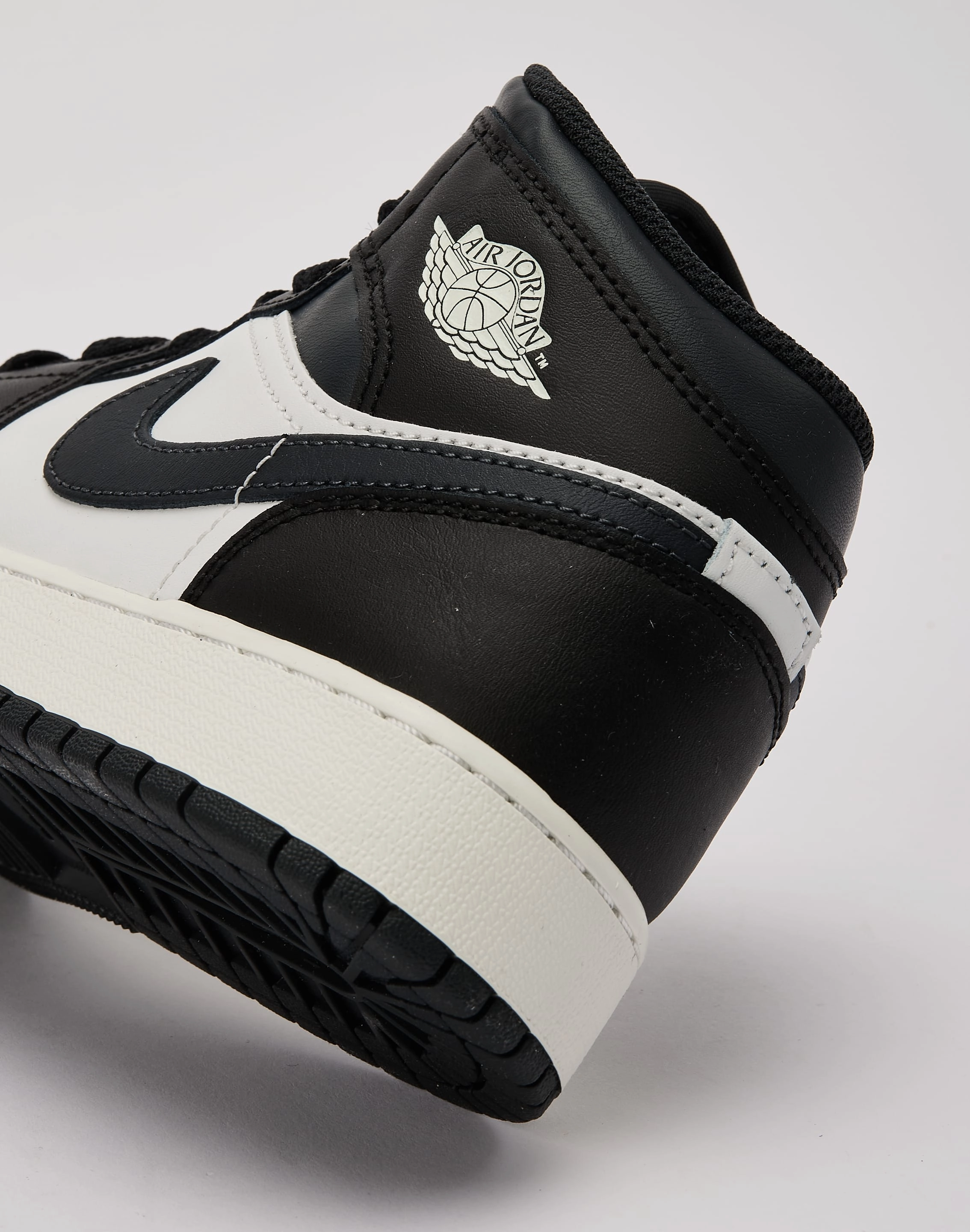 Jordan Air Jordan 1 Mid Grade-School Runway fashion