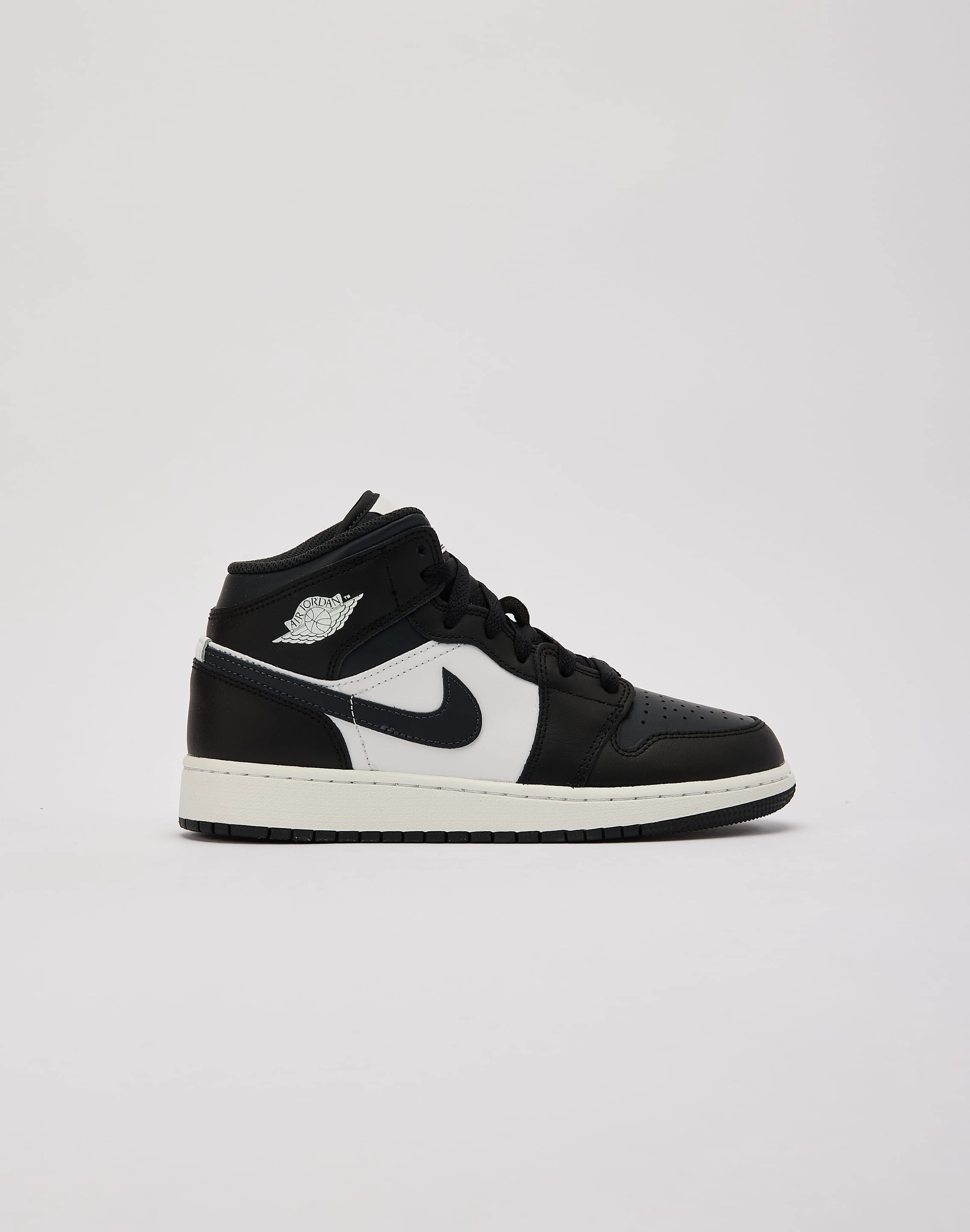 Jordan Air Jordan 1 Mid Grade-School Runway fashion Fashion accessories