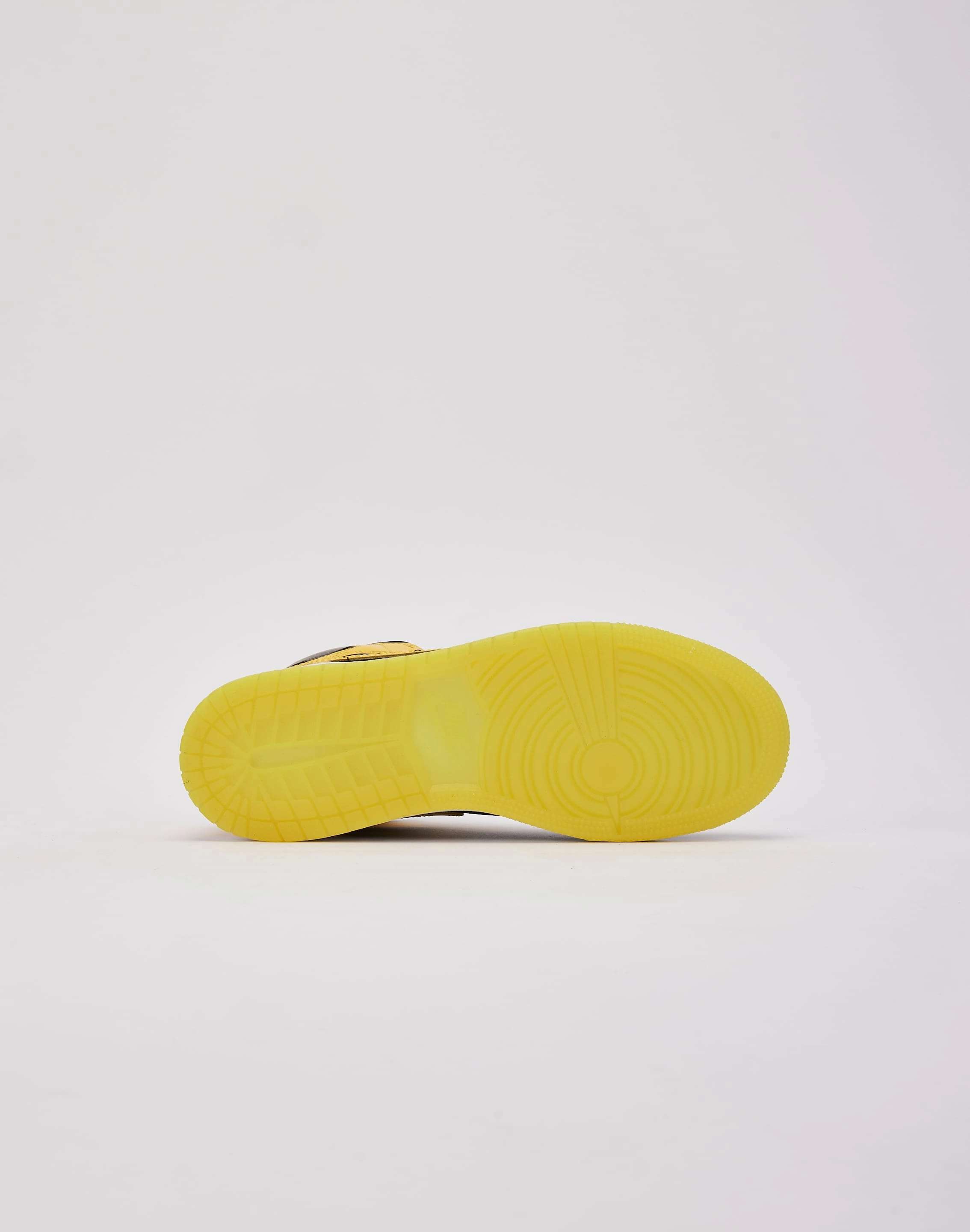 Jordan Air Jordan 1 Mid SE 'New Love' Grade-School Style statements