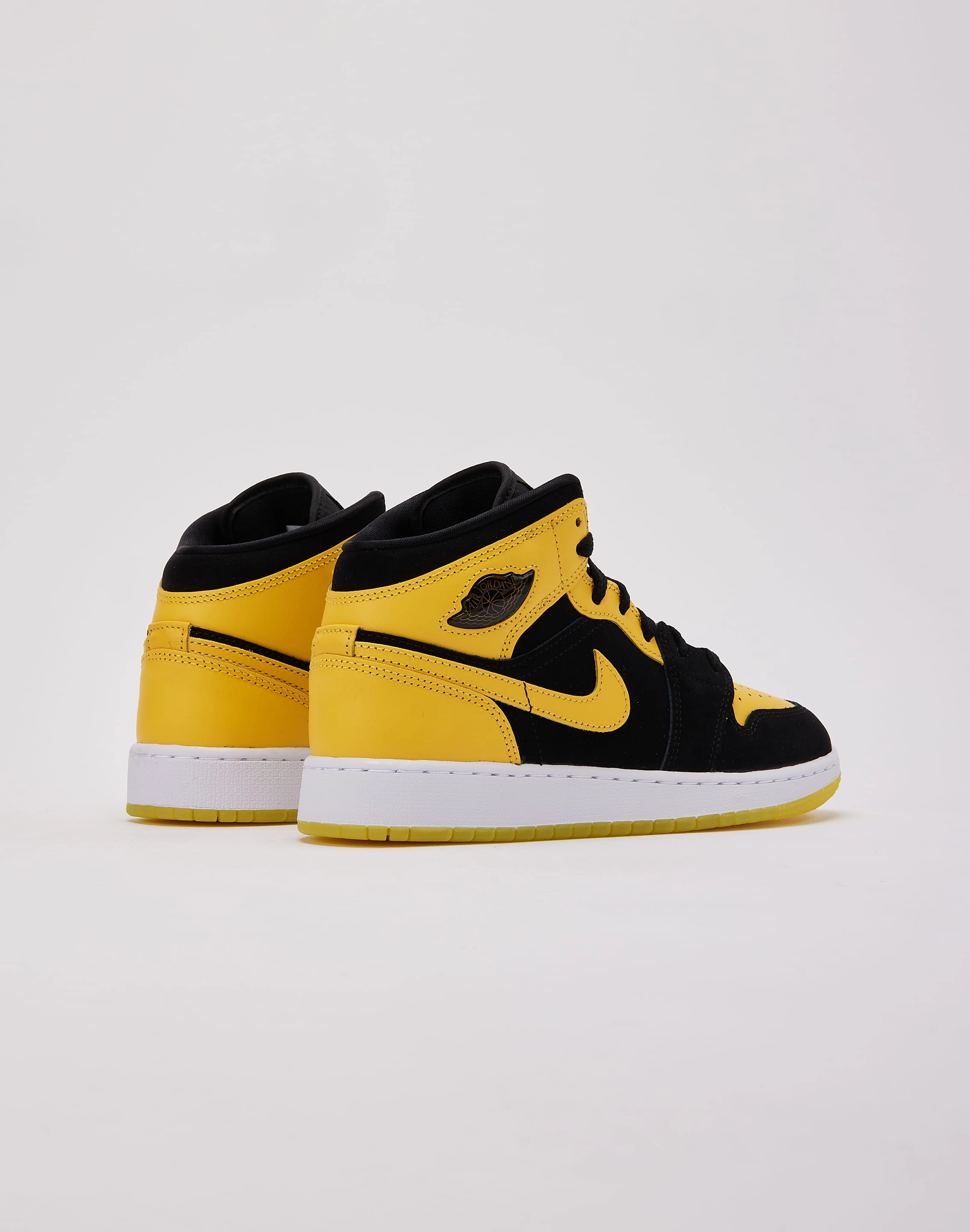 Jordan Air Jordan 1 Mid SE 'New Love' Grade-School Style statements
