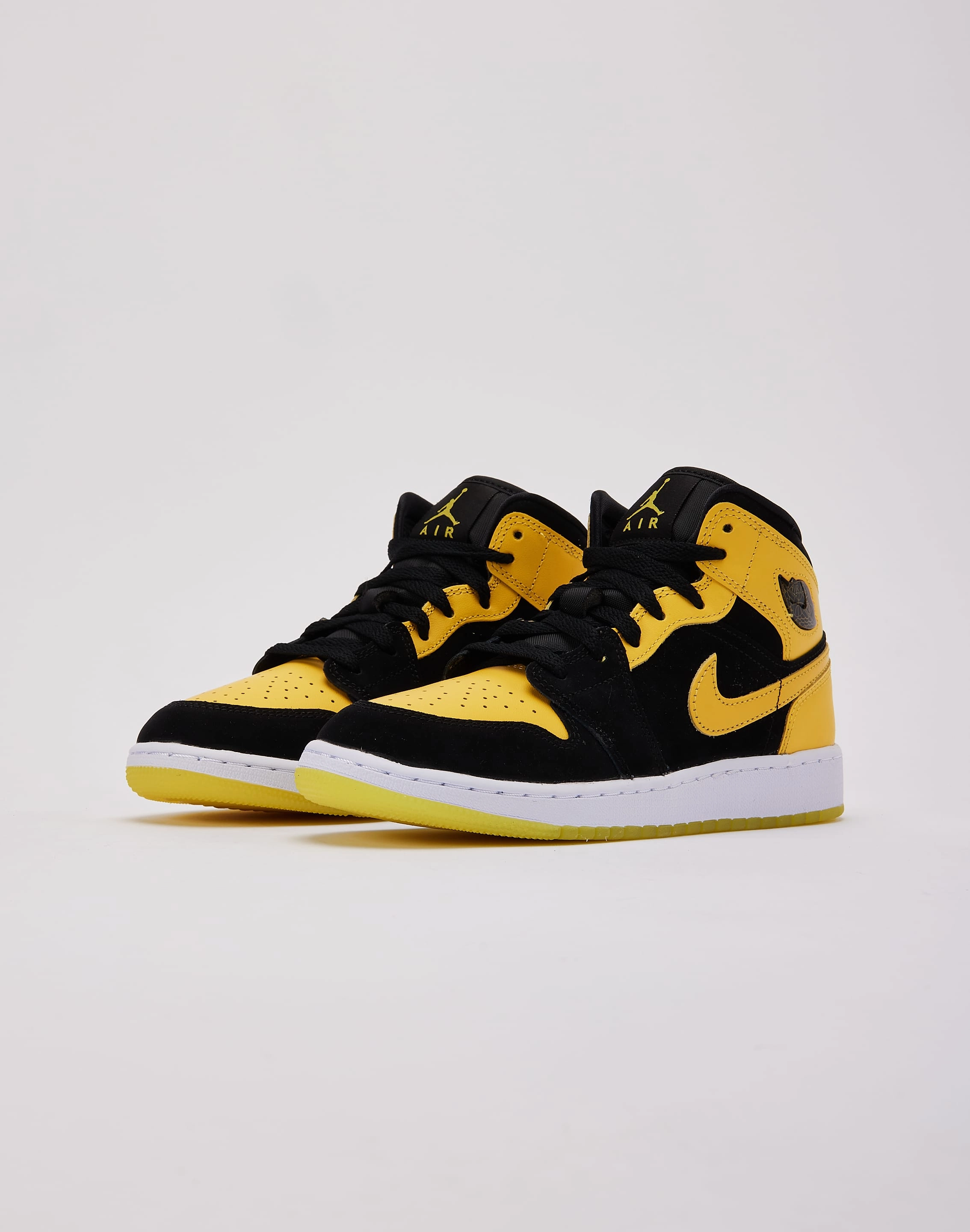 Jordan Air Jordan 1 Mid SE 'New Love' Grade-School Style statements
