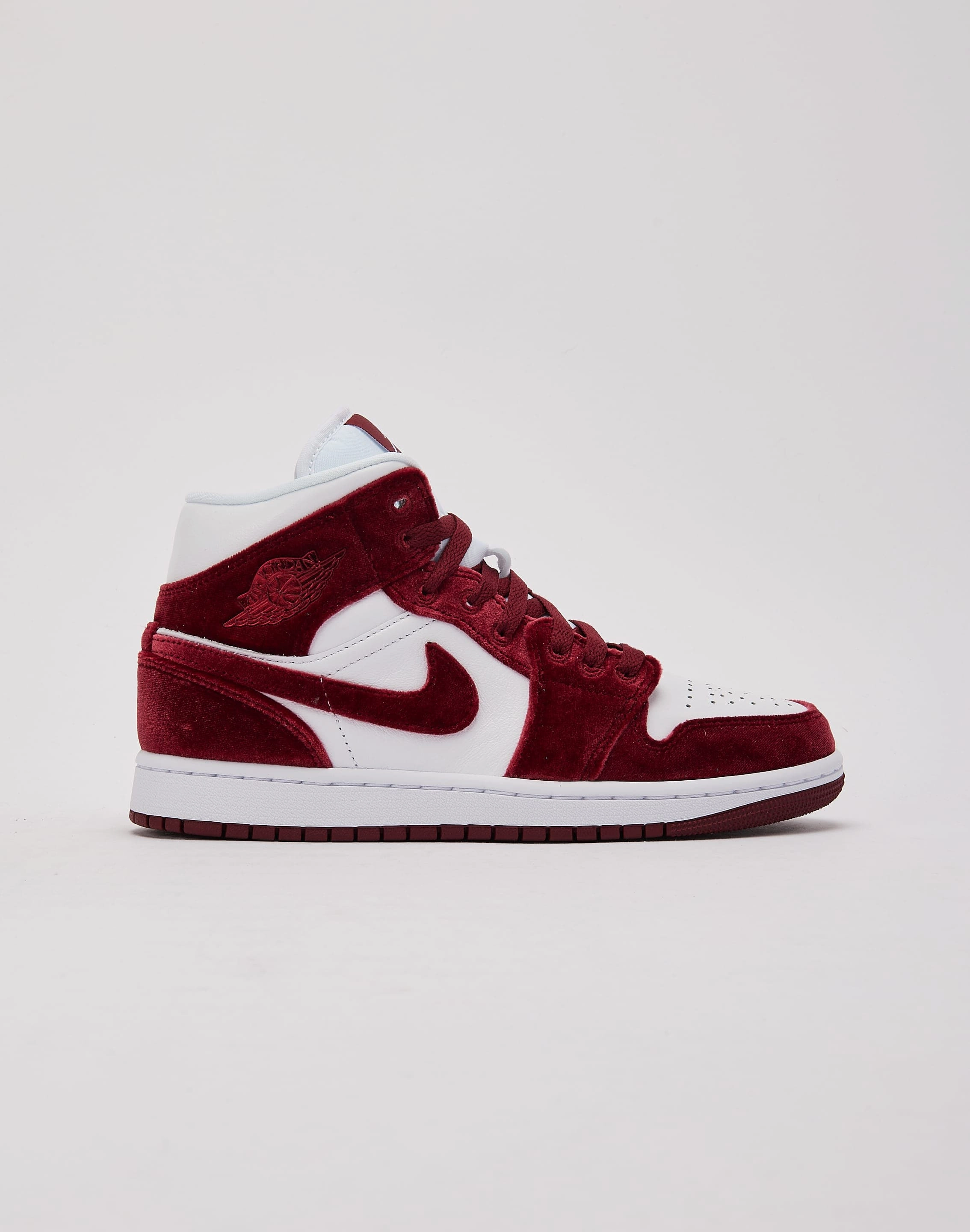Jordan Air Jordan 1 Mid SE Fashion-forward items Athleisure fashion