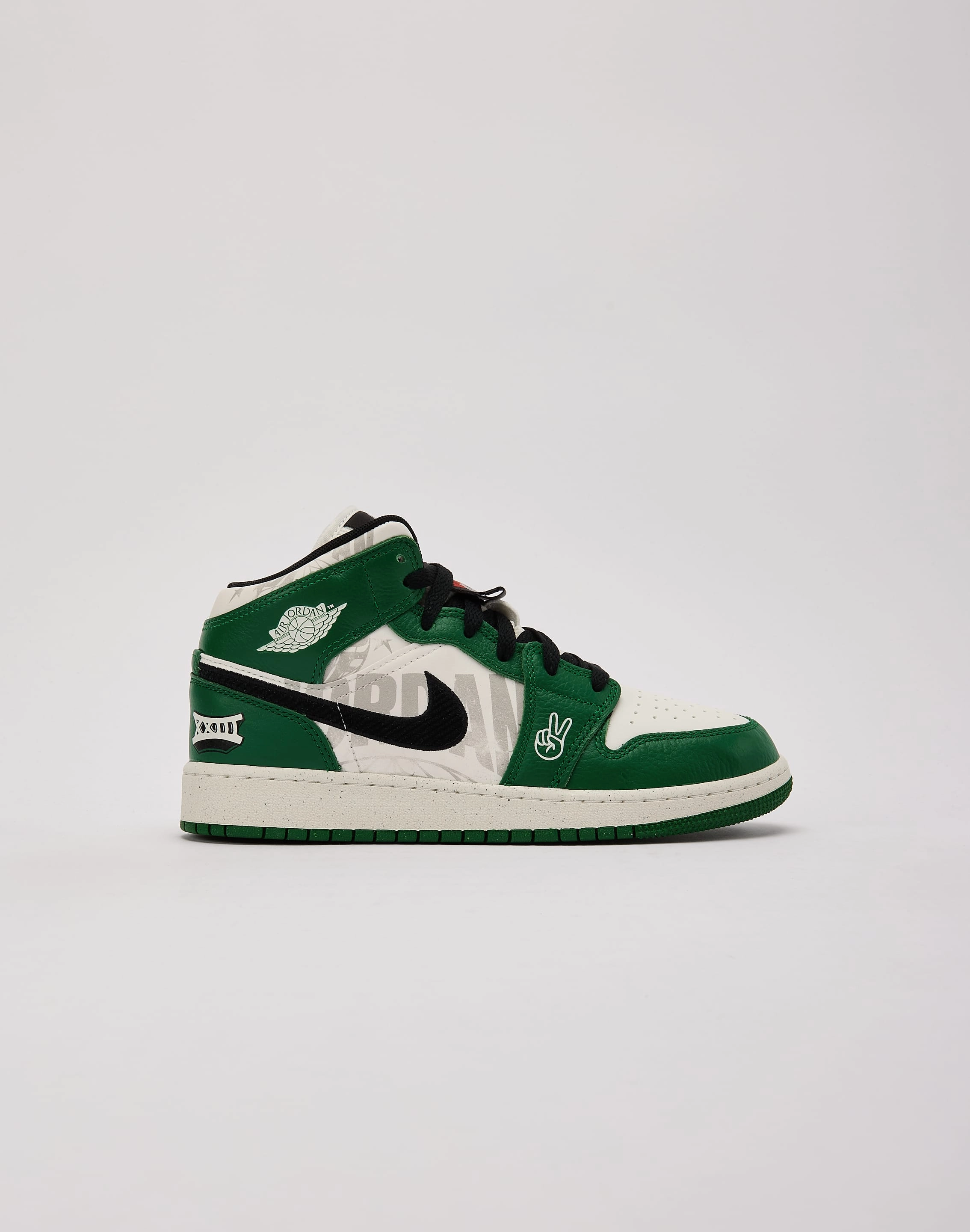Jordan Air Jordan 1 Mid SE Grade-School Fashion swaps Everyday wear