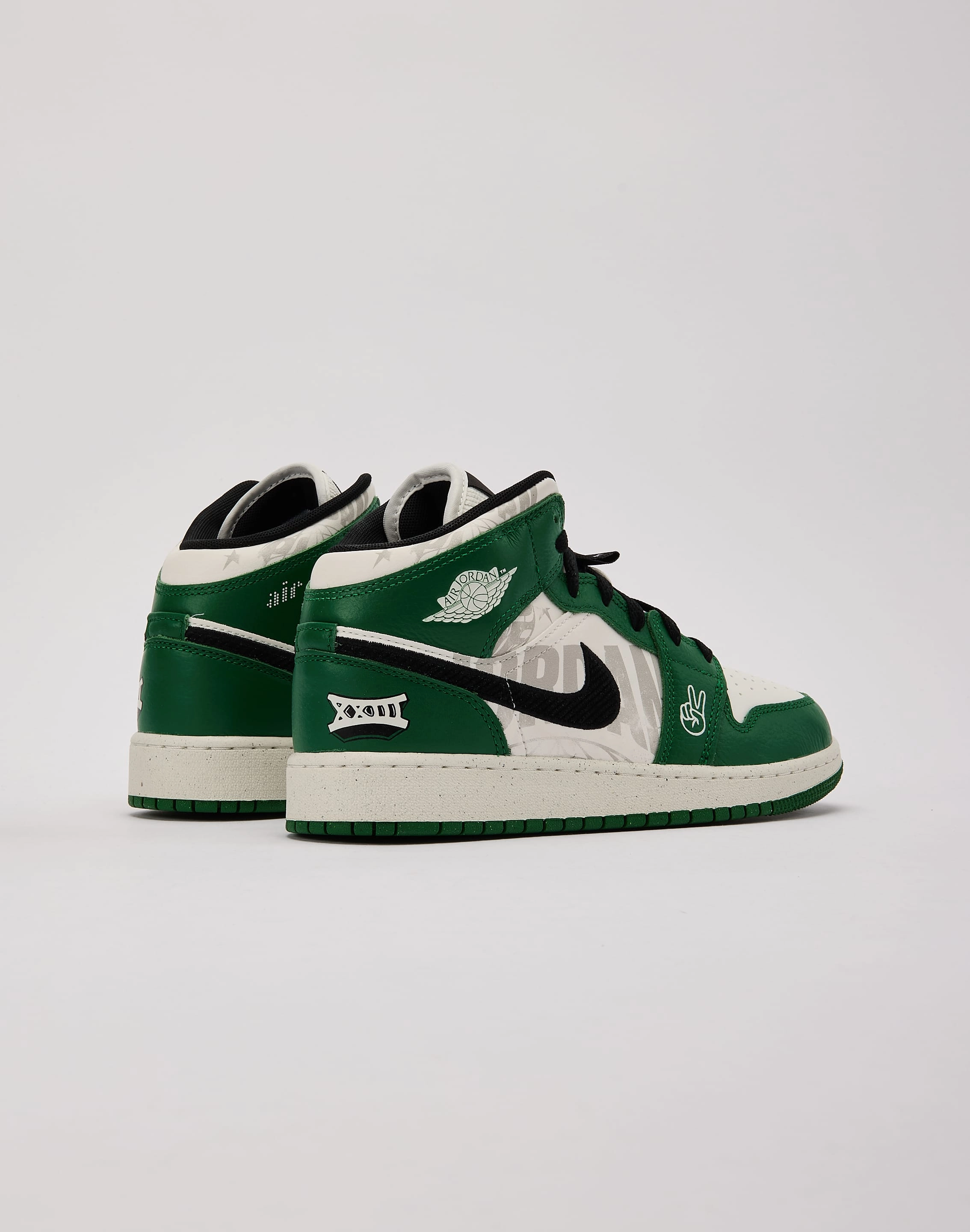 Jordan Air Jordan 1 Mid SE Grade-School Fashion swaps