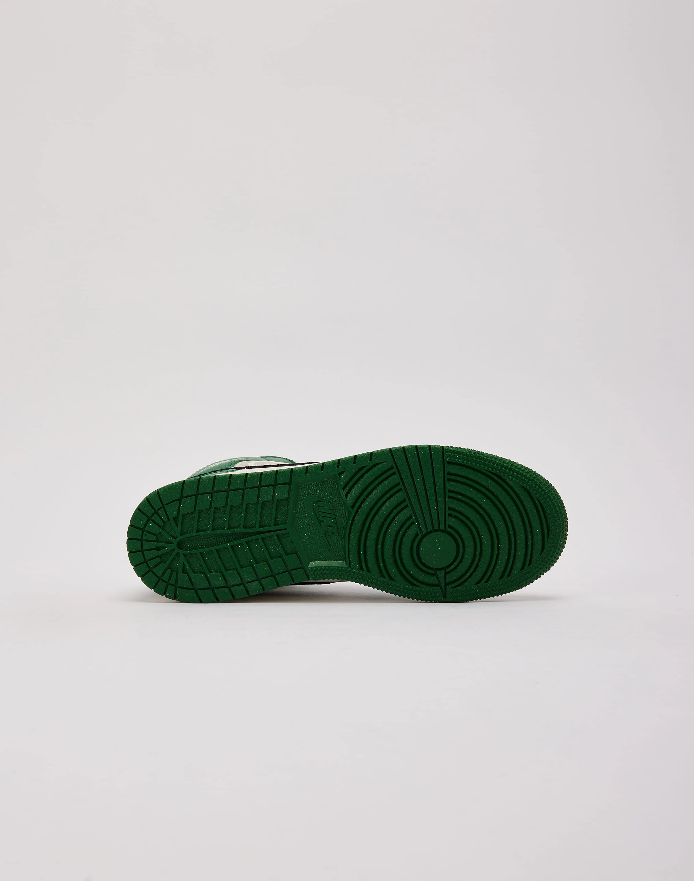 Jordan Air Jordan 1 Mid SE Grade-School Fashion swaps