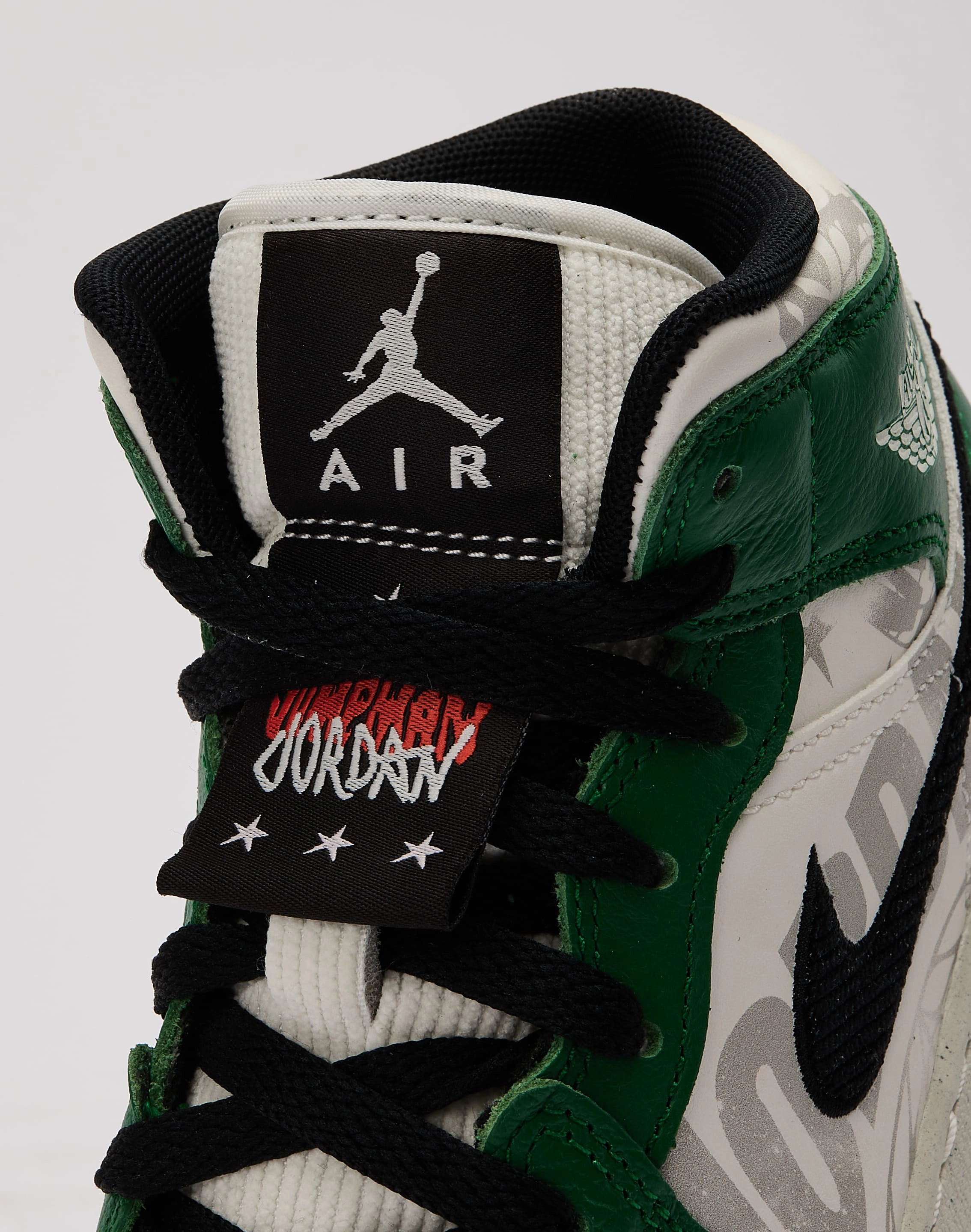 Jordan Air Jordan 1 Mid SE Grade-School Fashion swaps