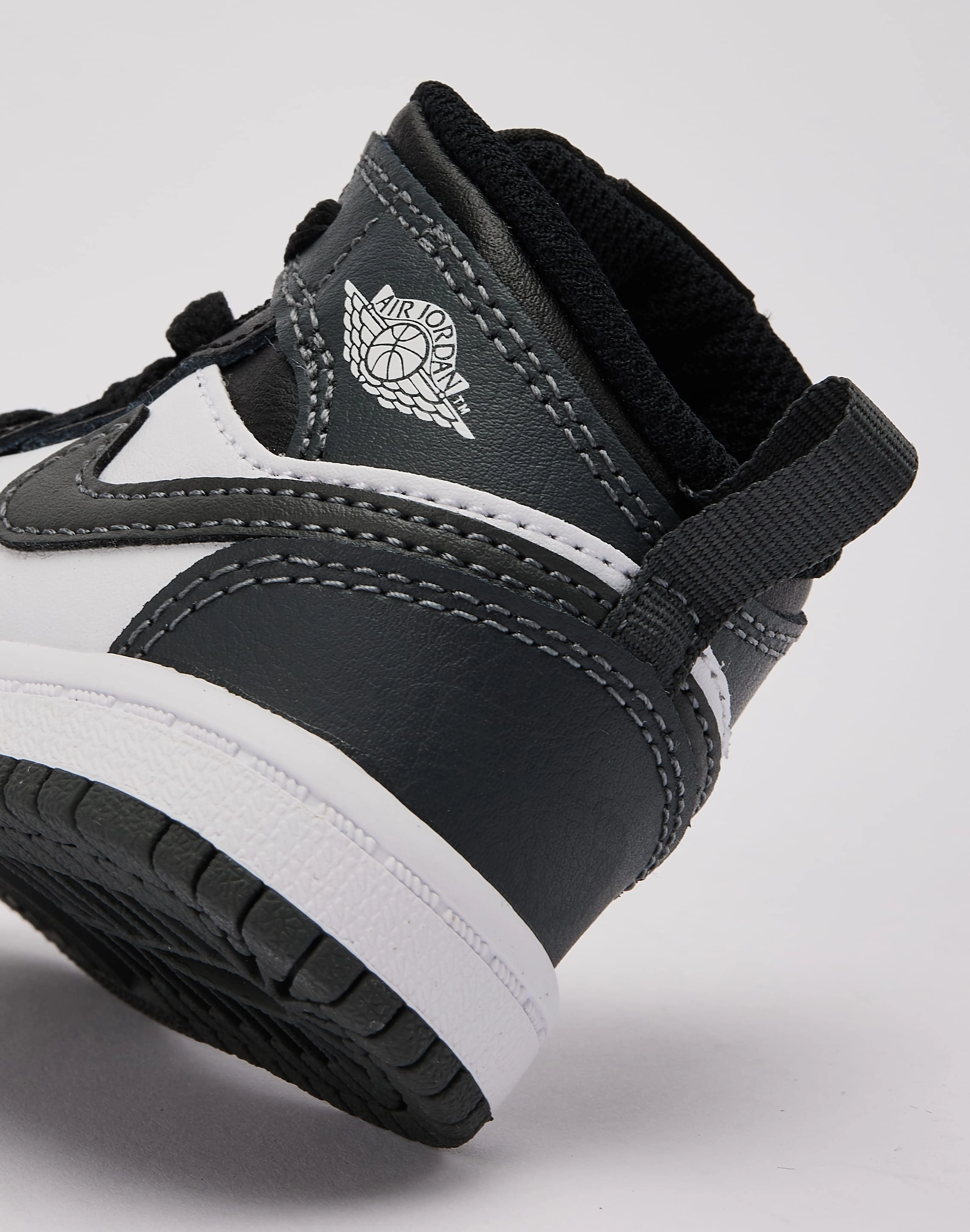Jordan Air Jordan 1 Mid Toddler Seasonal wear