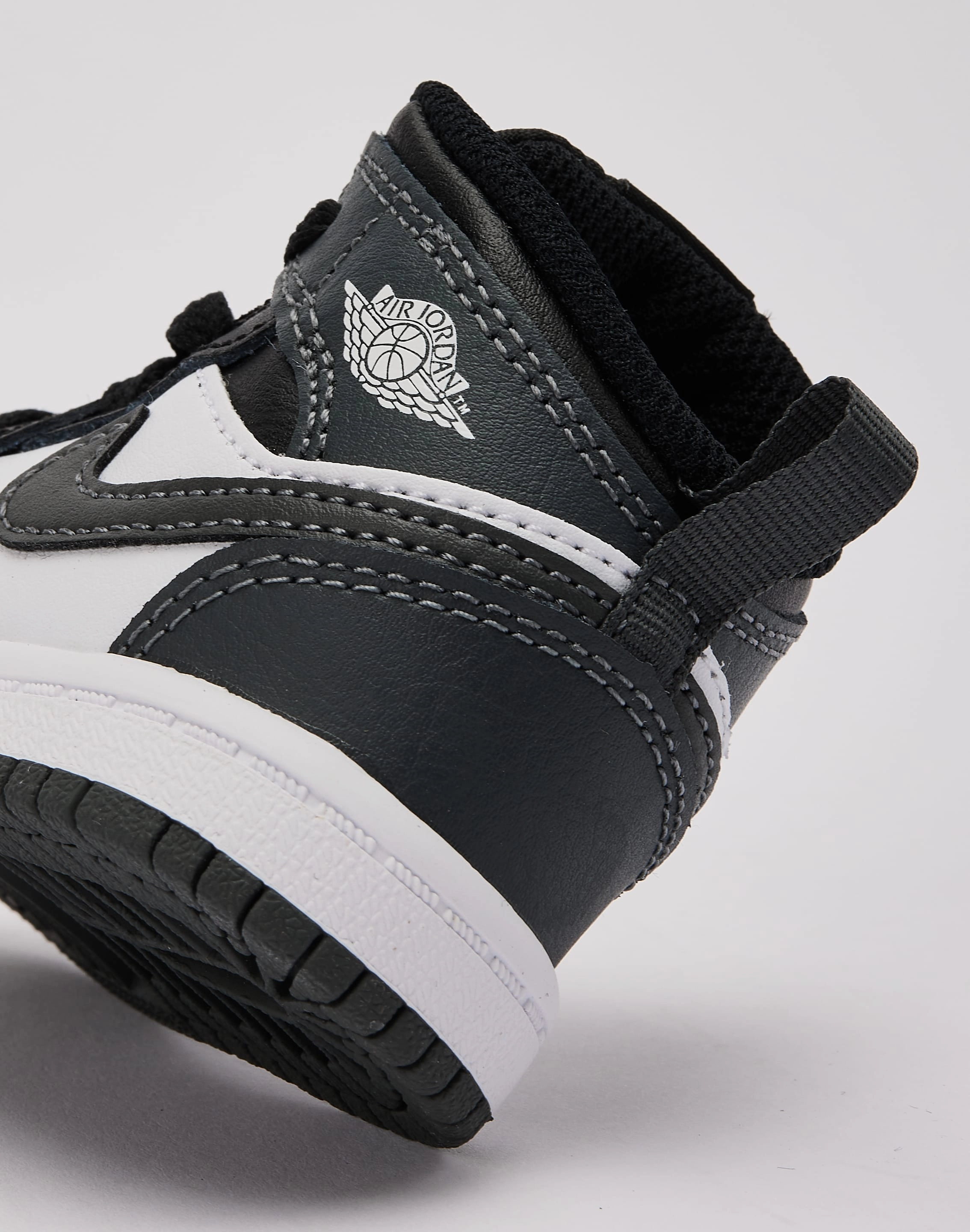 Jordan Air Jordan 1 Mid Toddler Wardrobe staples
