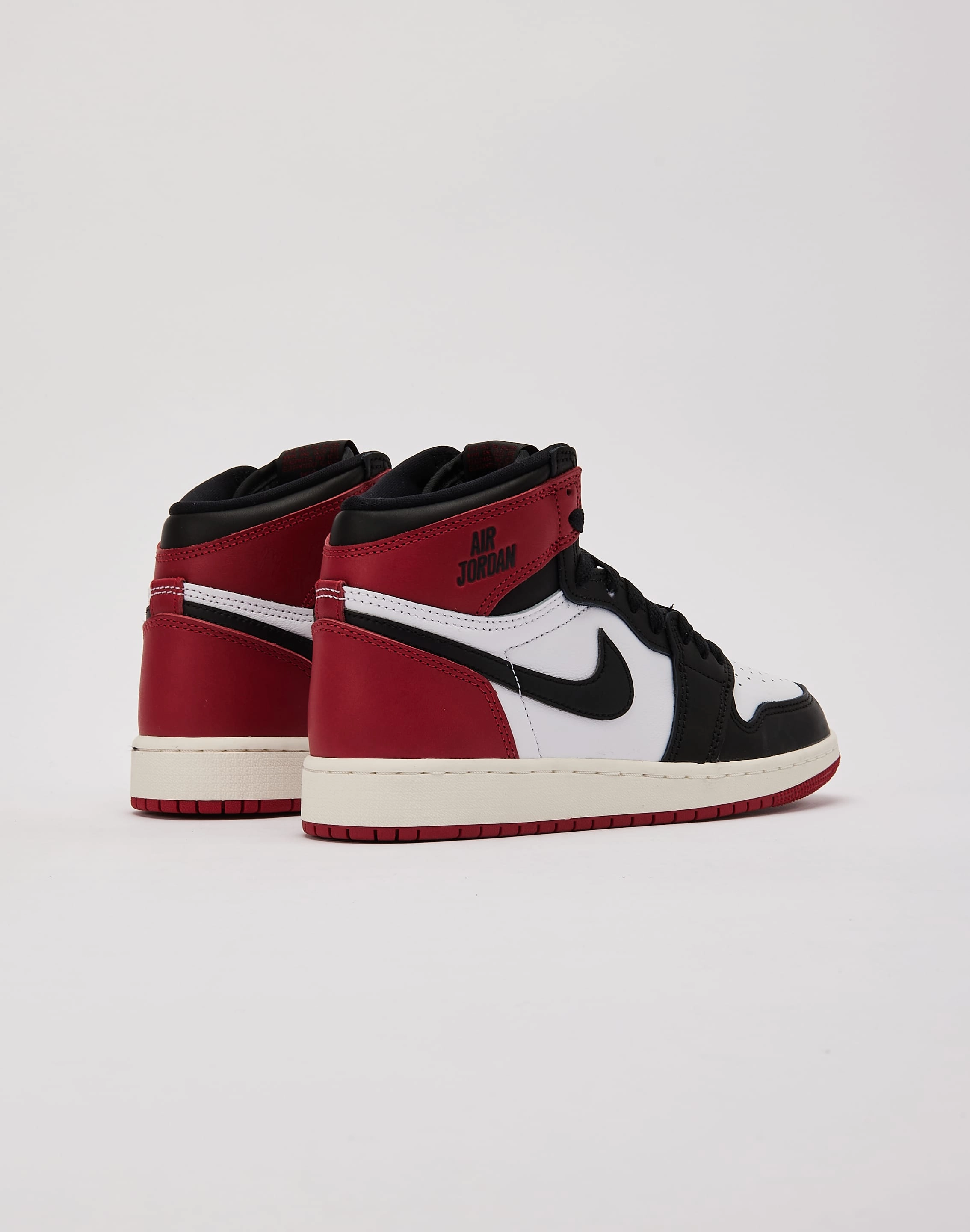 Jordan Air Jordan 1 Retro High OG 'Black Toe Reimagined' Grade-School Casual wear options