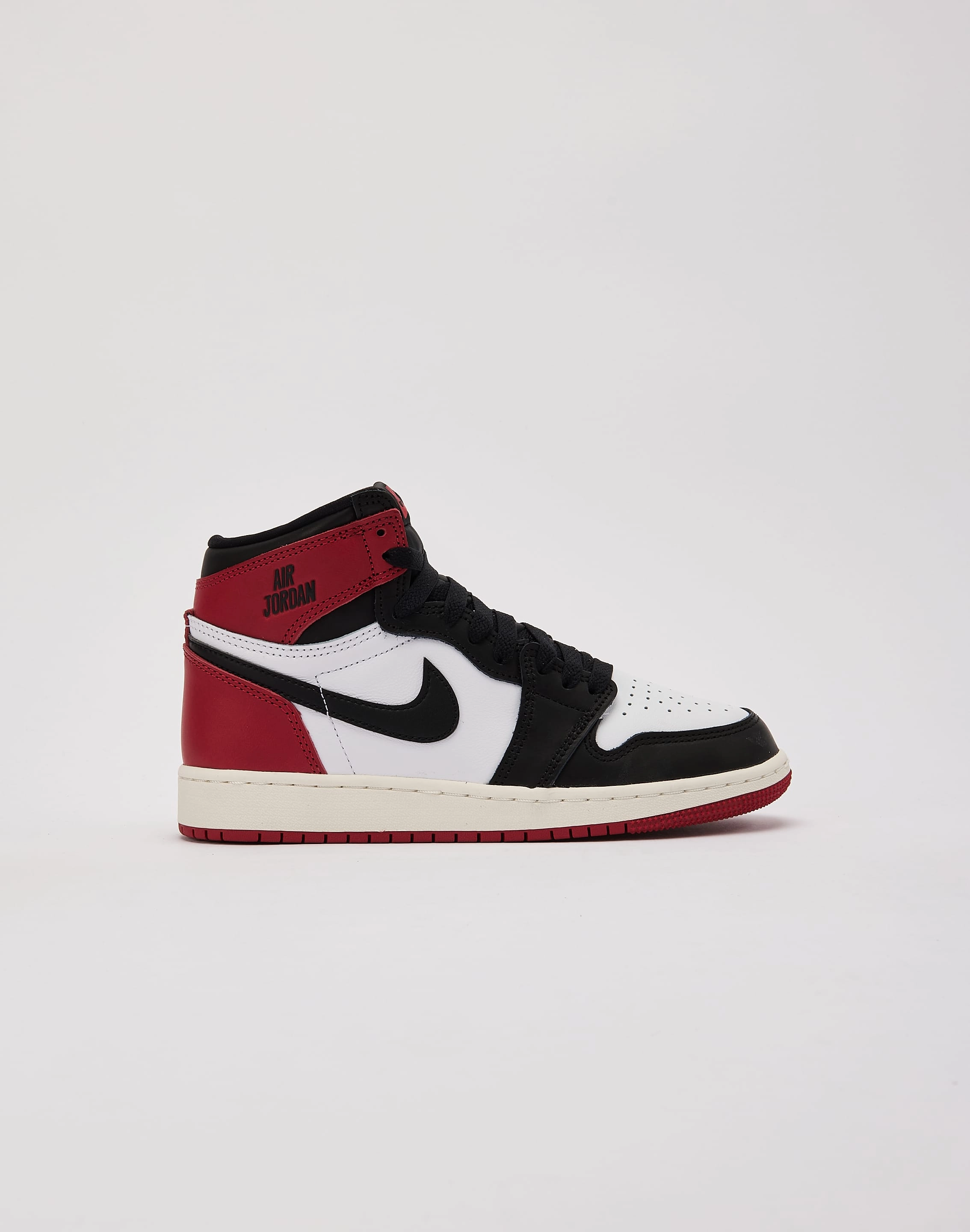 Jordan Air Jordan 1 Retro High OG 'Black Toe Reimagined' Grade-School Casual wear options Athleisure fashion