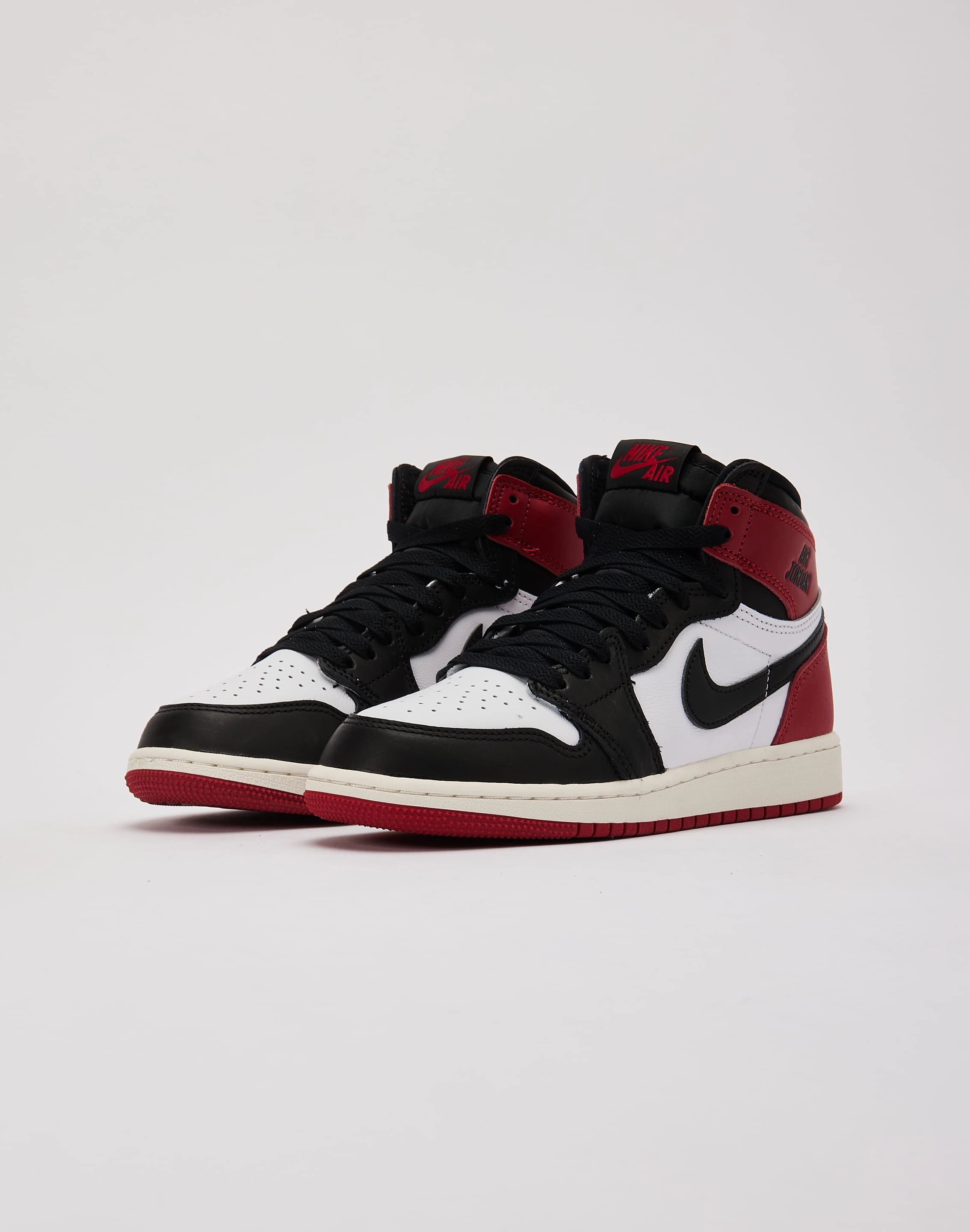 Jordan Air Jordan 1 Retro High OG 'Black Toe Reimagined' Grade-School Casual wear options