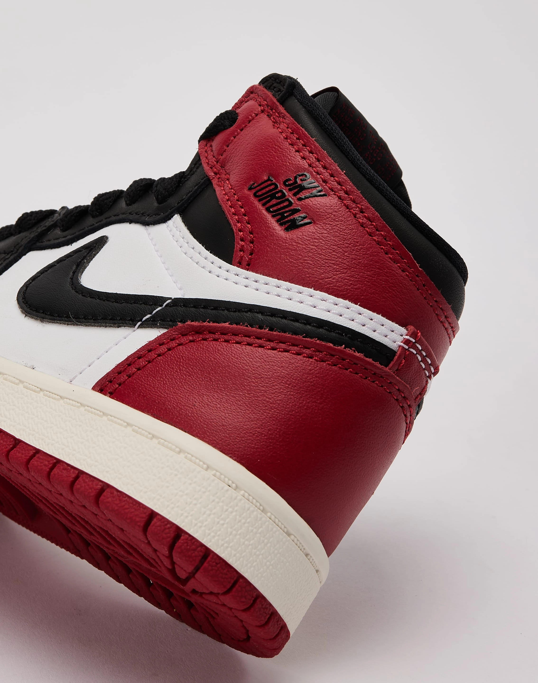 Jordan Air Jordan 1 Retro High OG 'Black Toe Reimagined' Pre-School Fashion trends
