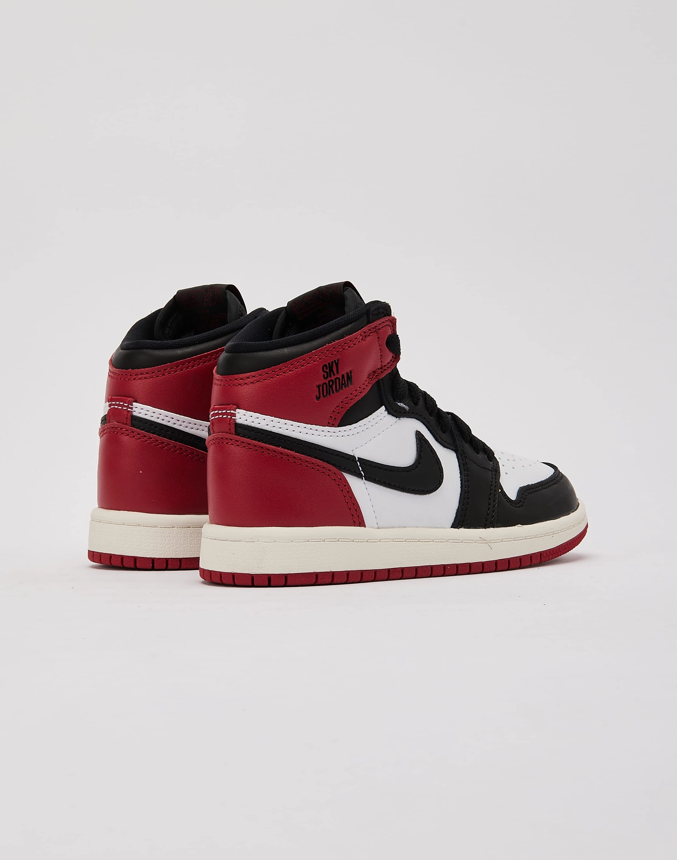 Jordan Air Jordan 1 Retro High OG 'Black Toe Reimagined' Pre-School Fashion trends