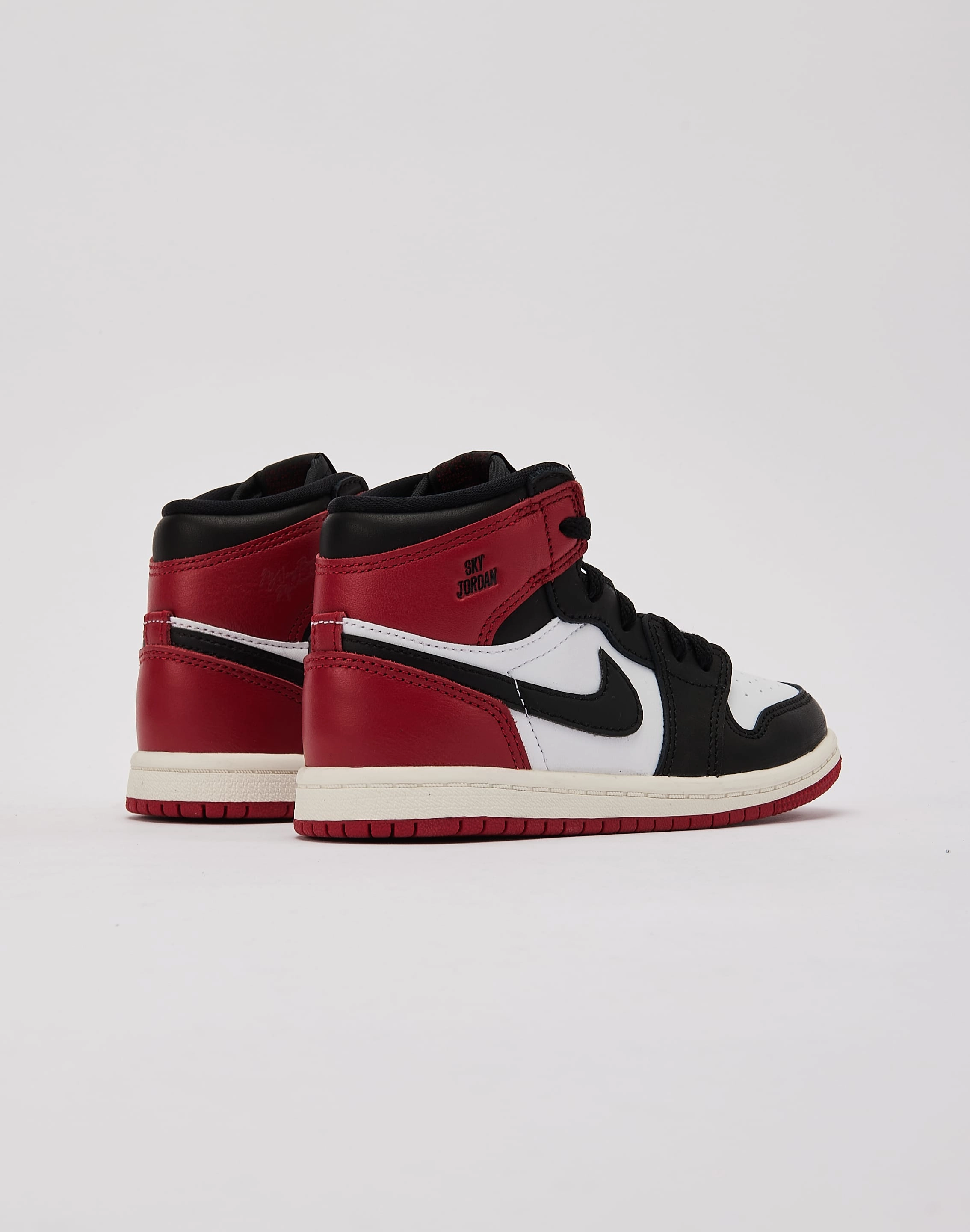Jordan Air Jordan 1 Retro High OG 'Black Toe Reimagined' Toddler Clothing assortments