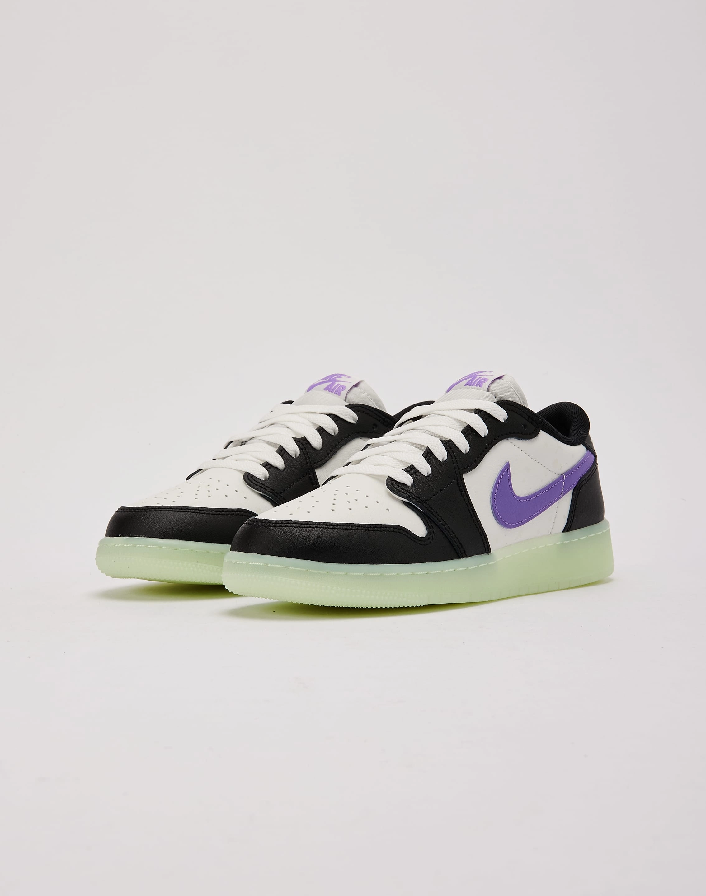 Jordan Air Jordan 1 Retro Low OG 'Black Raspberry' Grade-School Comfortable apparel
