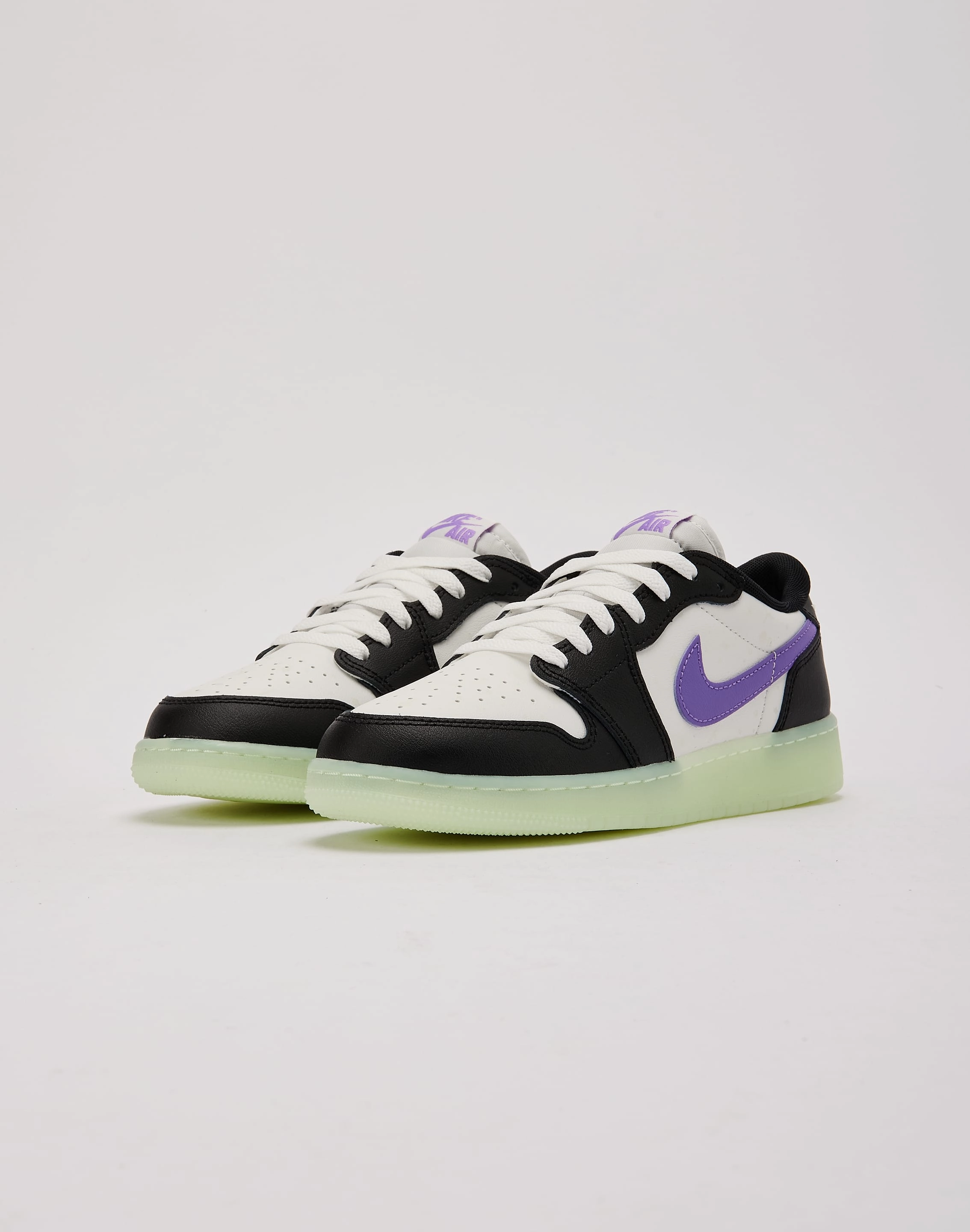 Jordan Air Jordan 1 Retro Low OG 'Black Raspberry' Grade-School Comfortable apparel