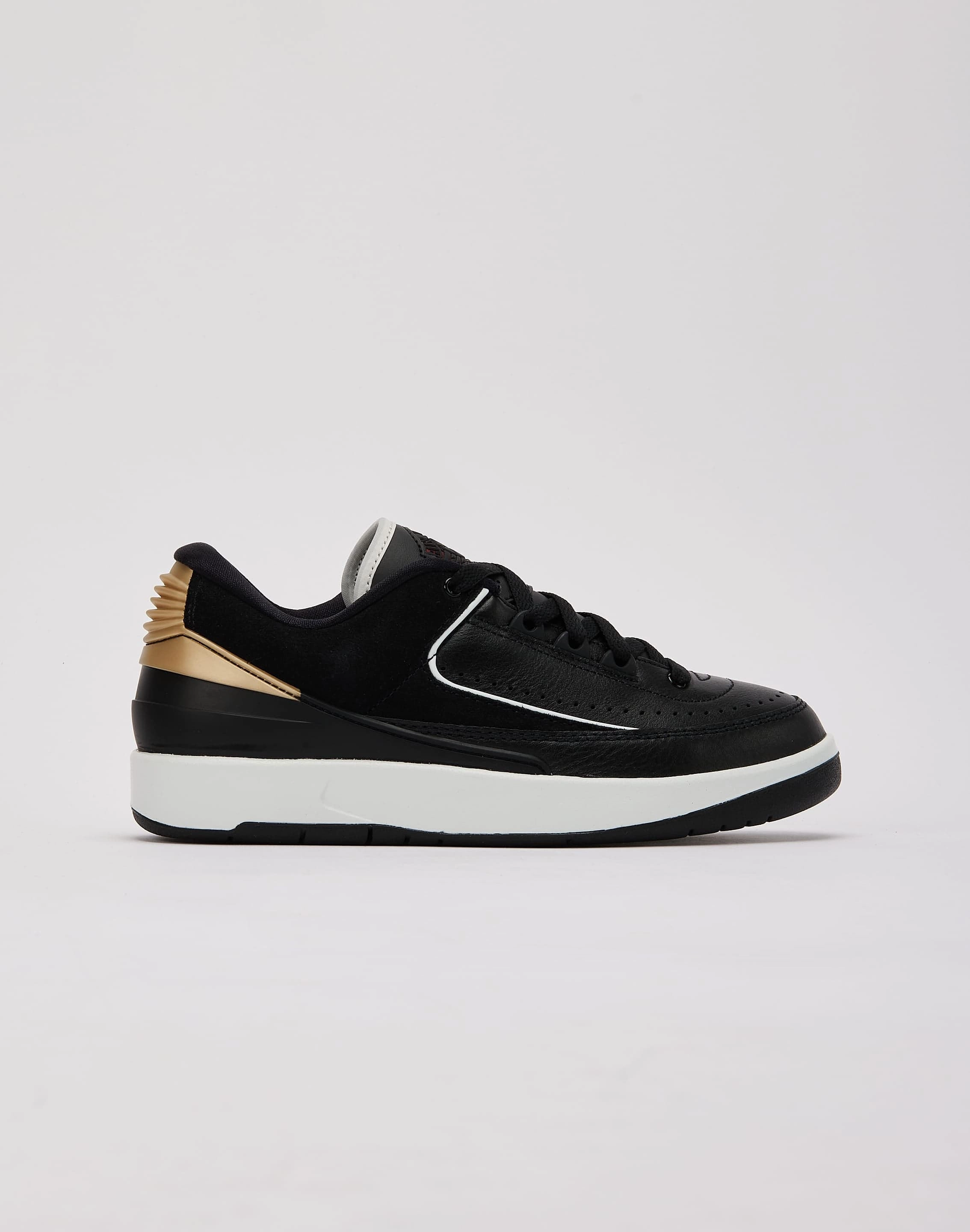 Jordan Air Jordan 2 Retro Low 'Black Varsity Red' Sustainable fashion Online fashion shopping